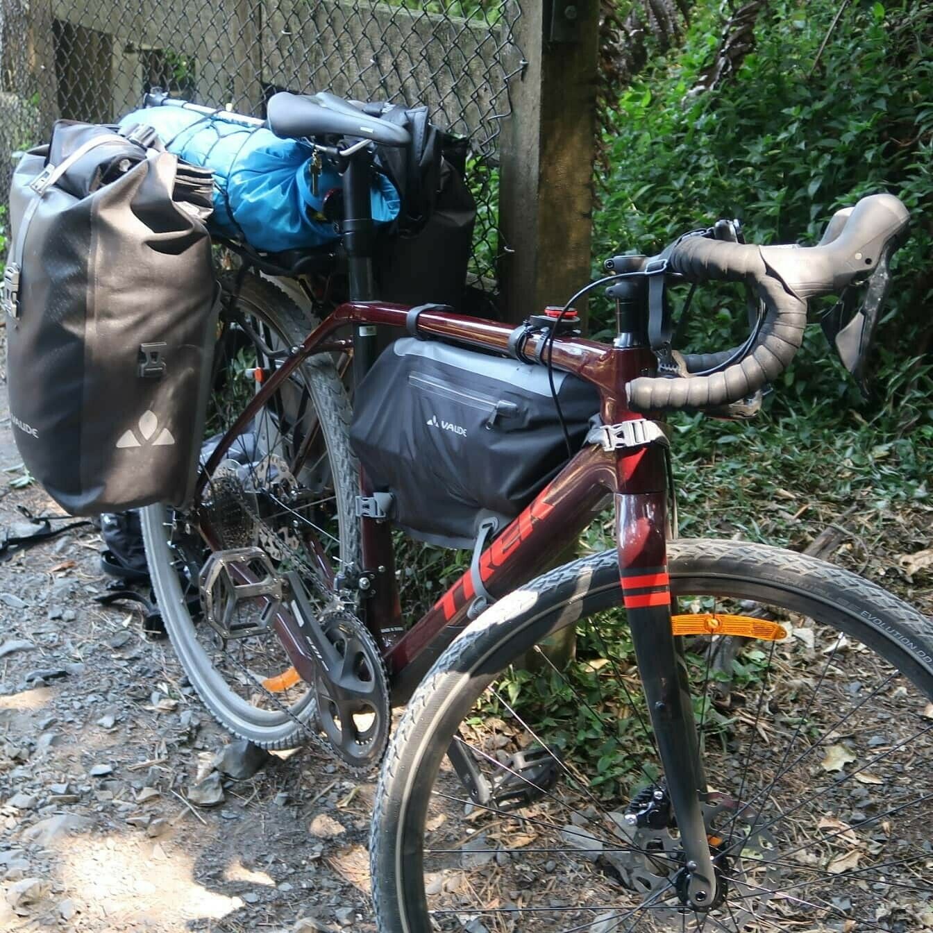 Trek Checkpoint SL 5, Shimano PD8140 Pedals, Schwalbe Mondial Touring Tires - Fresh Stock Dated December 2025