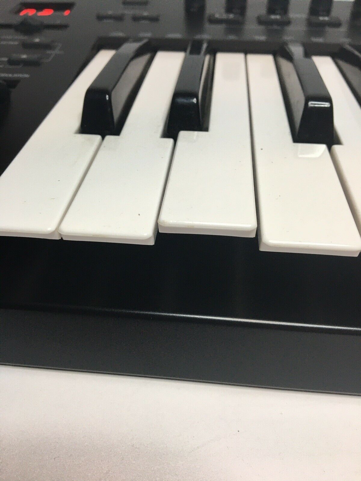 Alesis QX25 USB MIDI Digital Keyboard Controller Interface w/Drum Pads-No Cords - Fresh Stock Dated December 2025