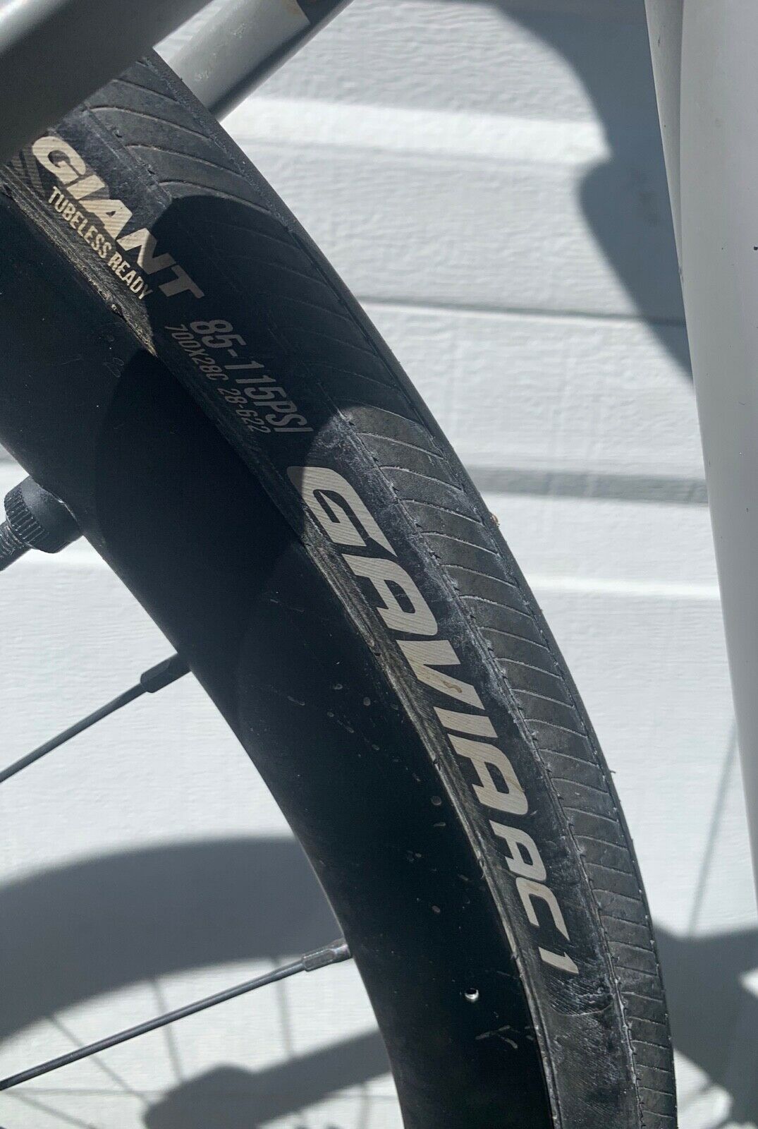 2019 Giant Defy Advanced 2  carbon medium large Road Bike- GREAT CONDITION! - Fresh Stock Dated December 2025