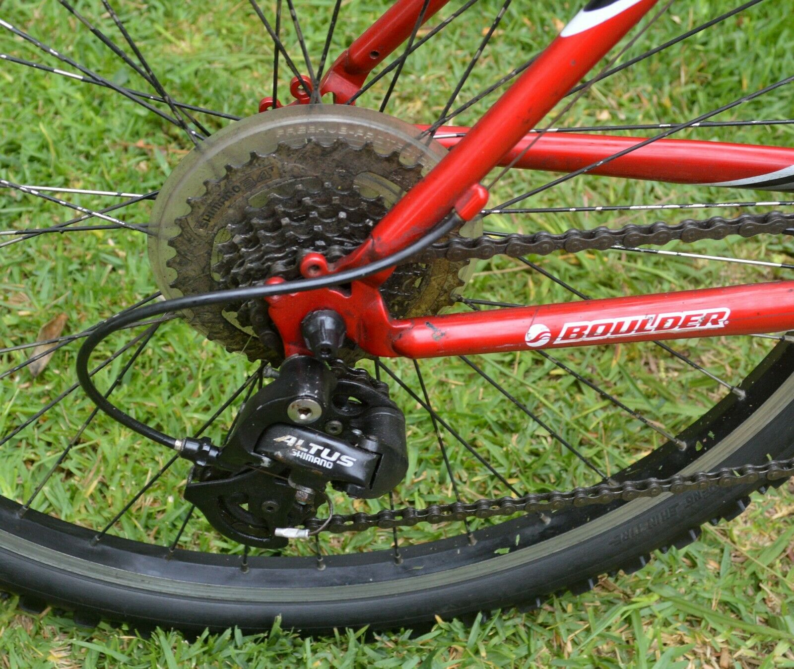 GIANT BOULDER MEN'S MOUNTAIN BIKE 21-SPEED 19