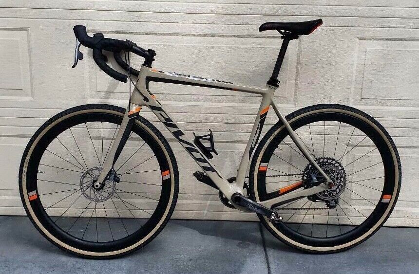 PIVOT VAULT V4 REYNOLDS CARBON Sram Force AXS e-Tap 12-Speed 2020 Retail $ 7500 - Fresh Stock Dated December 2025
