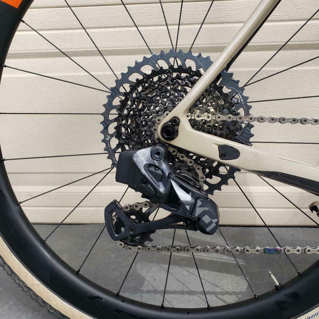 PIVOT VAULT V4 REYNOLDS CARBON Sram Force AXS e-Tap 12-Speed 2020 Retail $ 7500 - Fresh Stock Dated December 2025