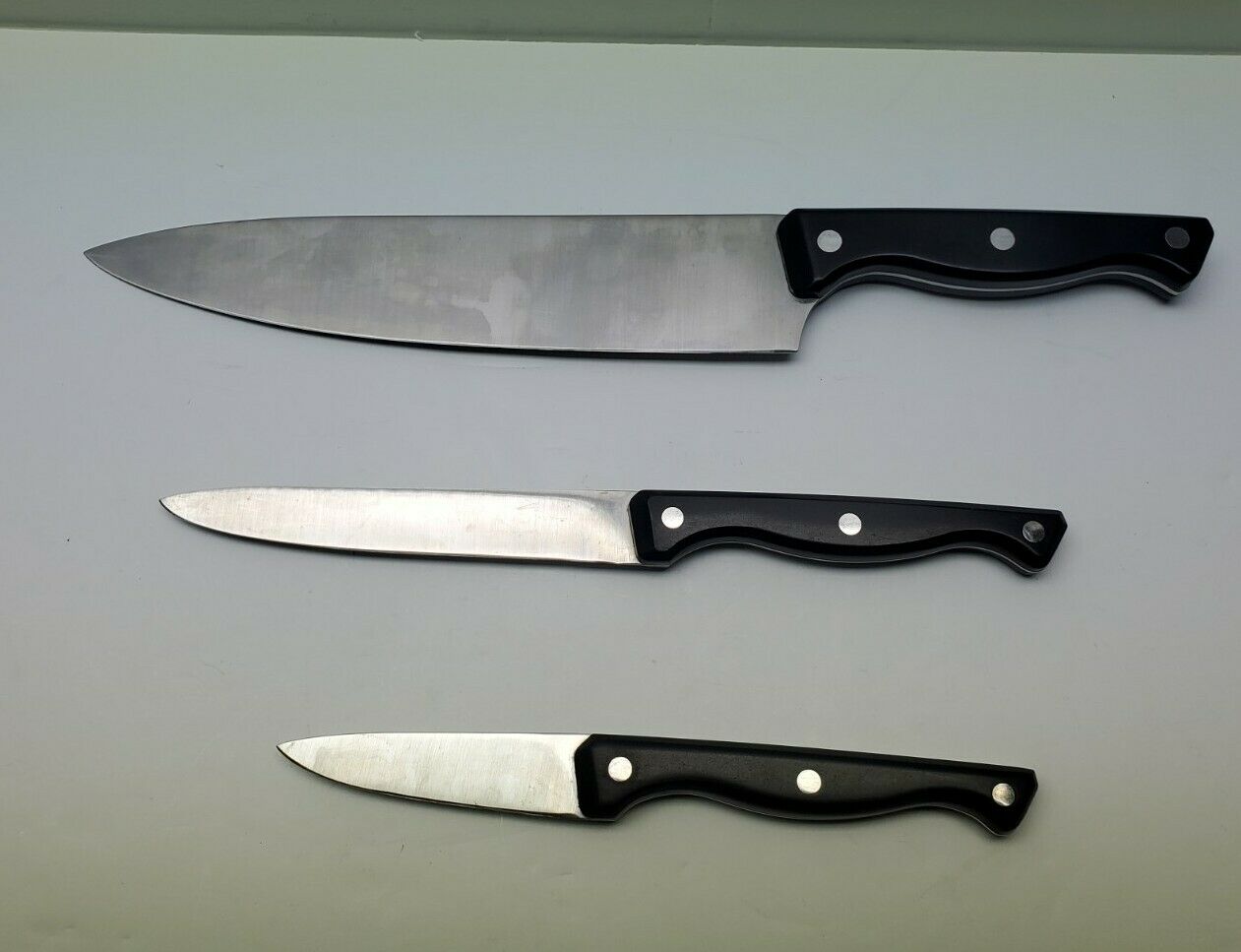 Set Of 3 Pampered Chef Knives With Self Sharpening Sheaths 8” 5” 3” Blades black - Fresh Stock Dated January 2026