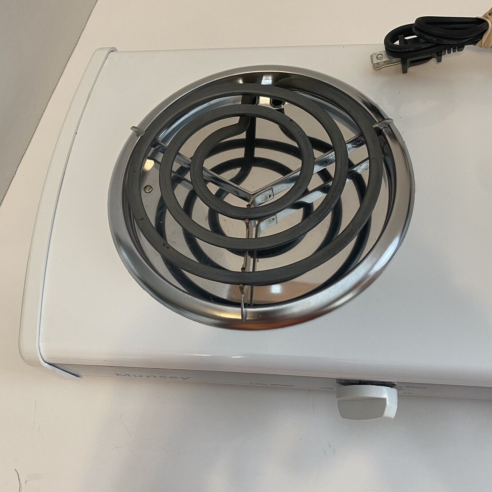 Vintage Munsey Table Top Buffet Range 650 Watts/1,000 Watts/120 Volt Model R-92 - Fresh Stock Dated February 2026