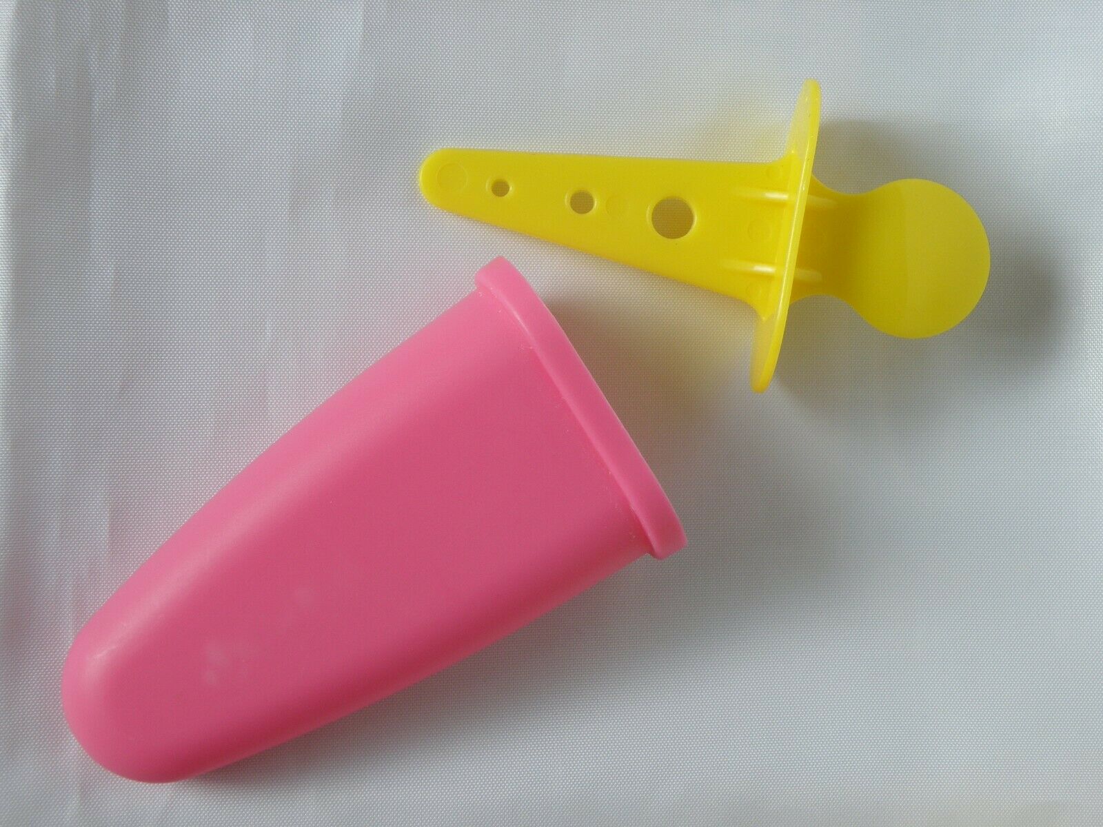 IKEA CHOSIGT Plastic Pink Yellow Ice Popsicle Maker 6 cavity - Fresh Stock Dated February 2026