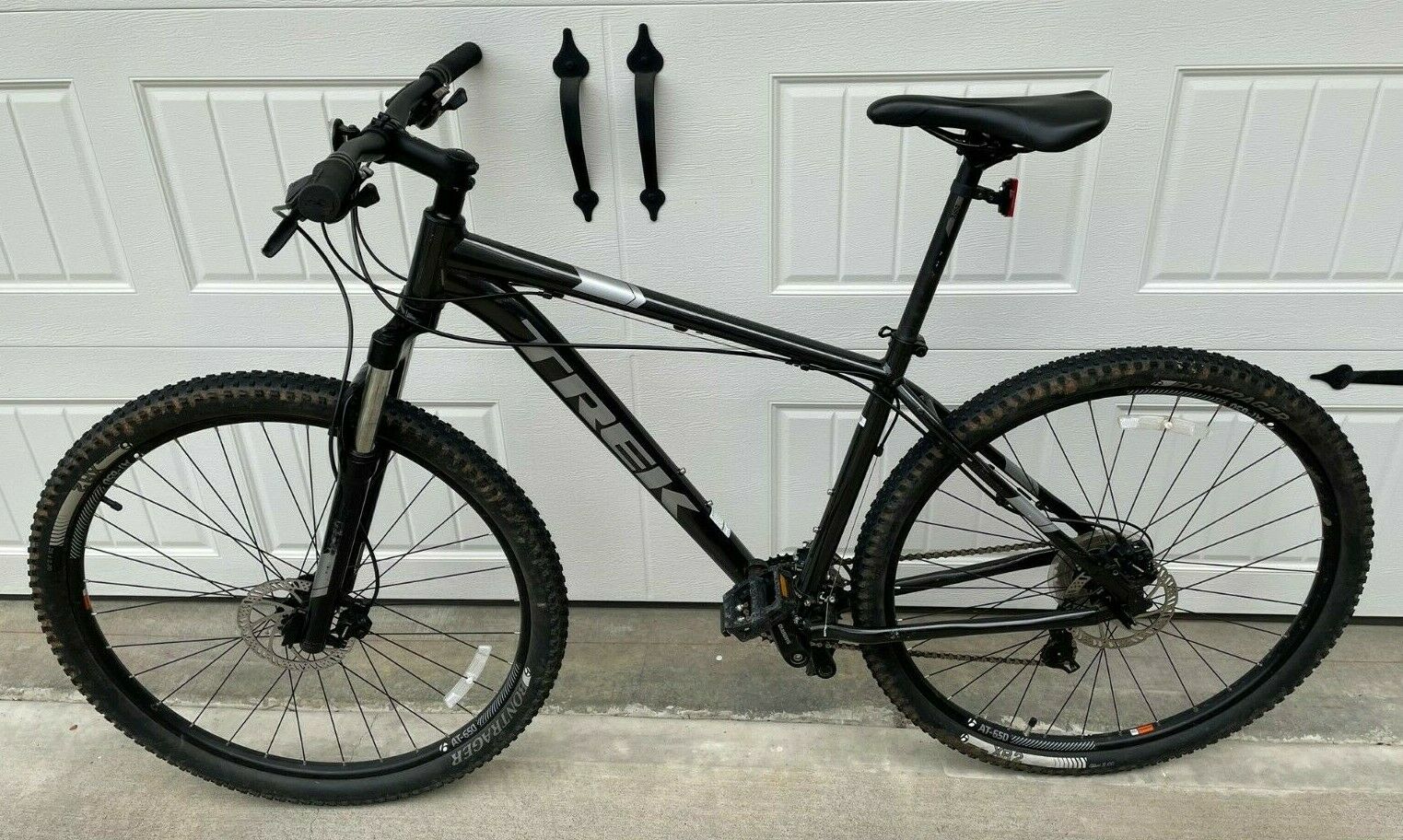 Trek Marlin 6 black mountain bike bicycle large frame 29er - Fresh Stock Dated December 2025