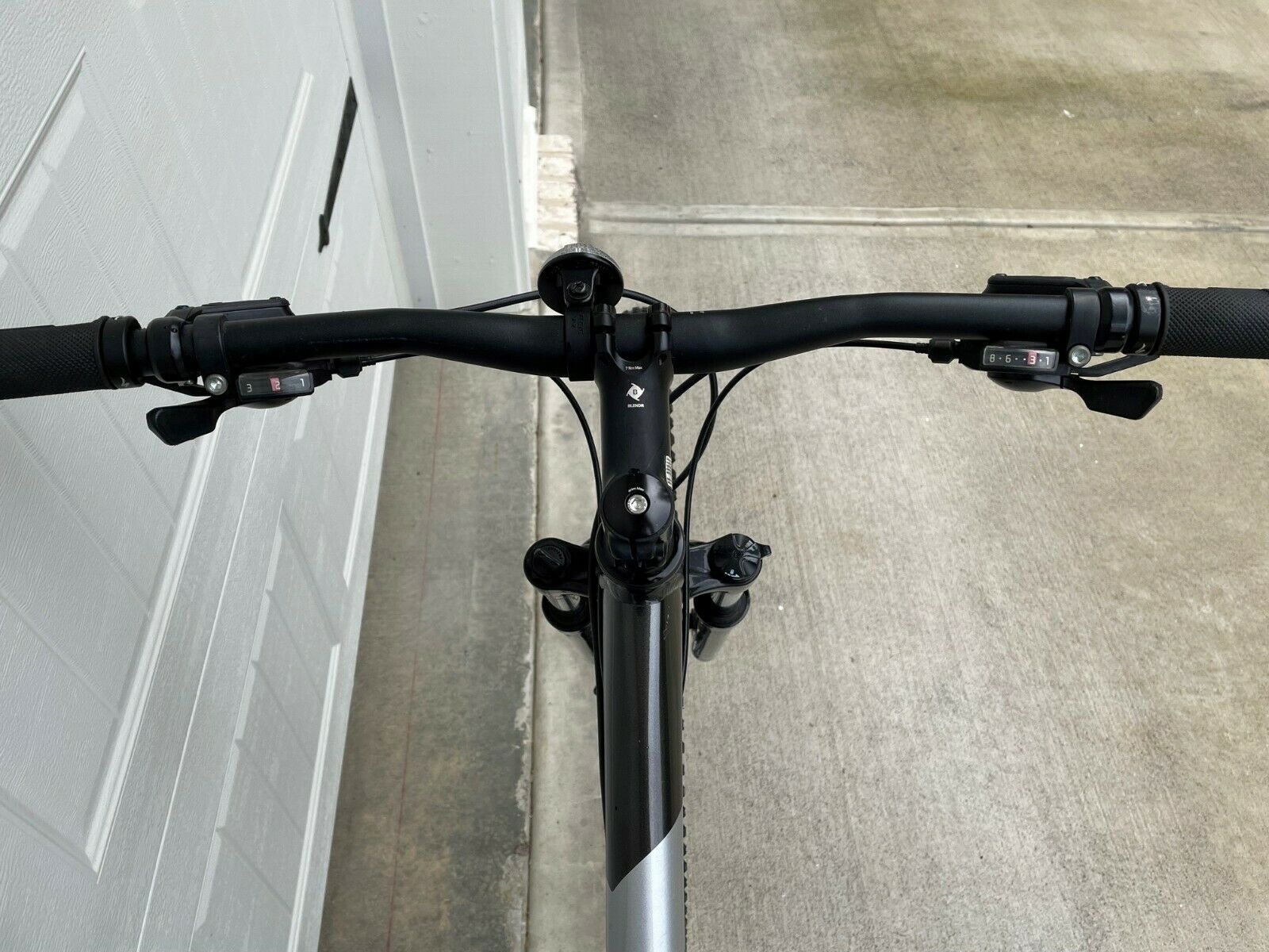 Trek Marlin 6 black mountain bike bicycle large frame 29er - Fresh Stock Dated December 2025