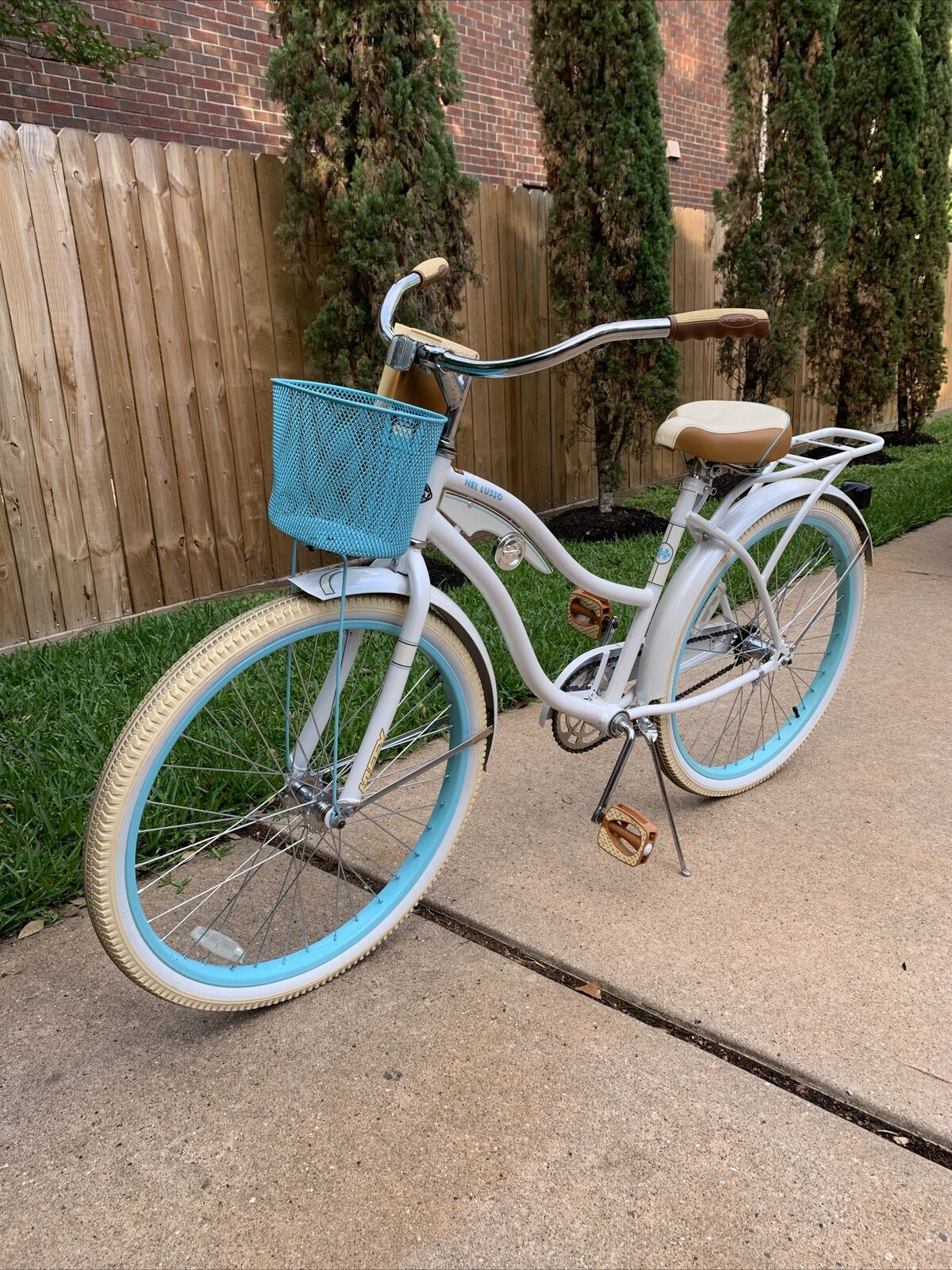 Huffy Nel Lusso 26 inch Cruiser Bike - White - Fresh Stock Dated January 2026