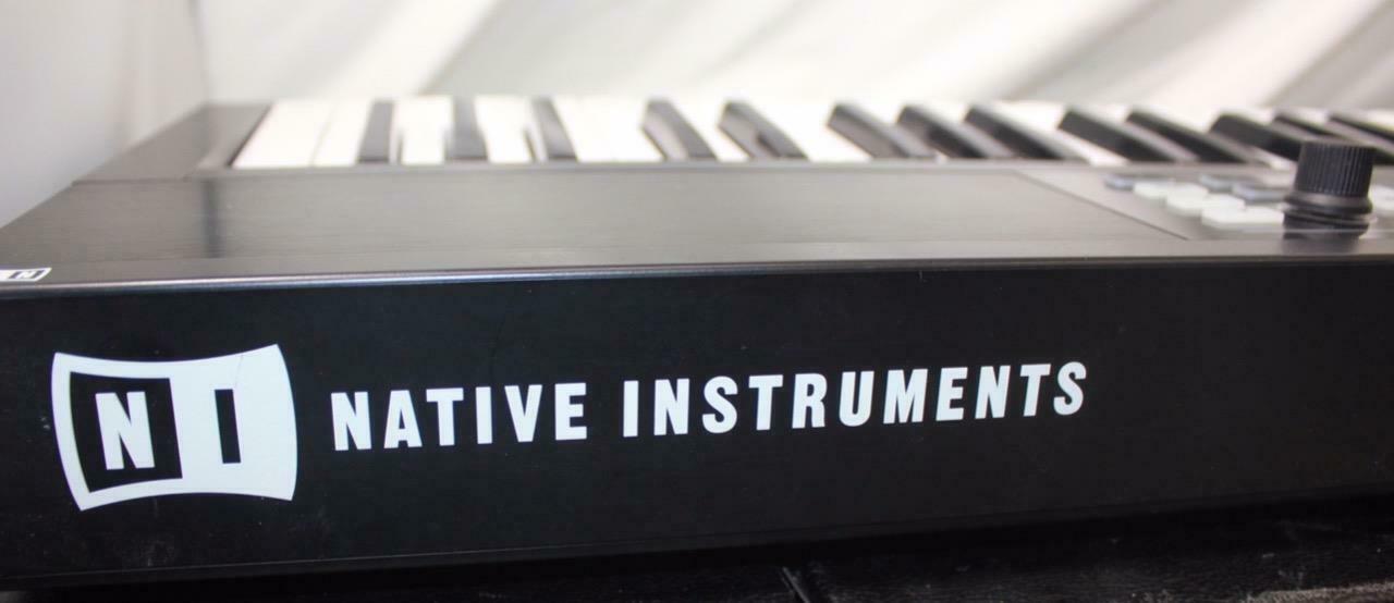 Native Instruments Komplete Kontrol S61 - Fresh Stock Dated December 2025