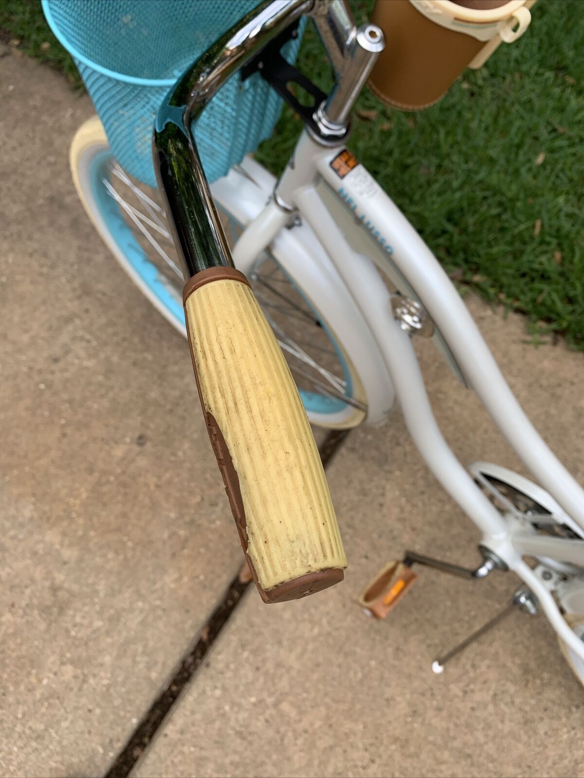 Huffy Nel Lusso 26 inch Cruiser Bike - White - Fresh Stock Dated January 2026