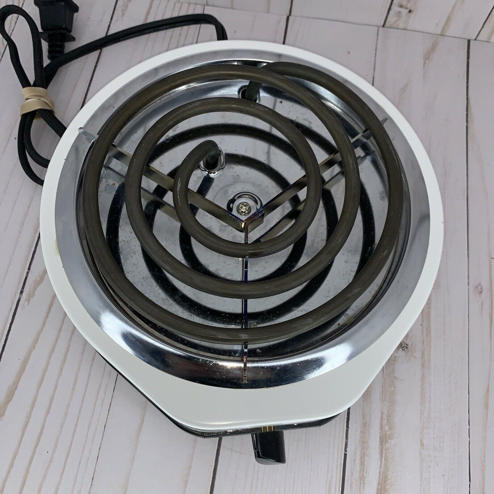 DURABRAND WS100 - 1100 Watts Single 6