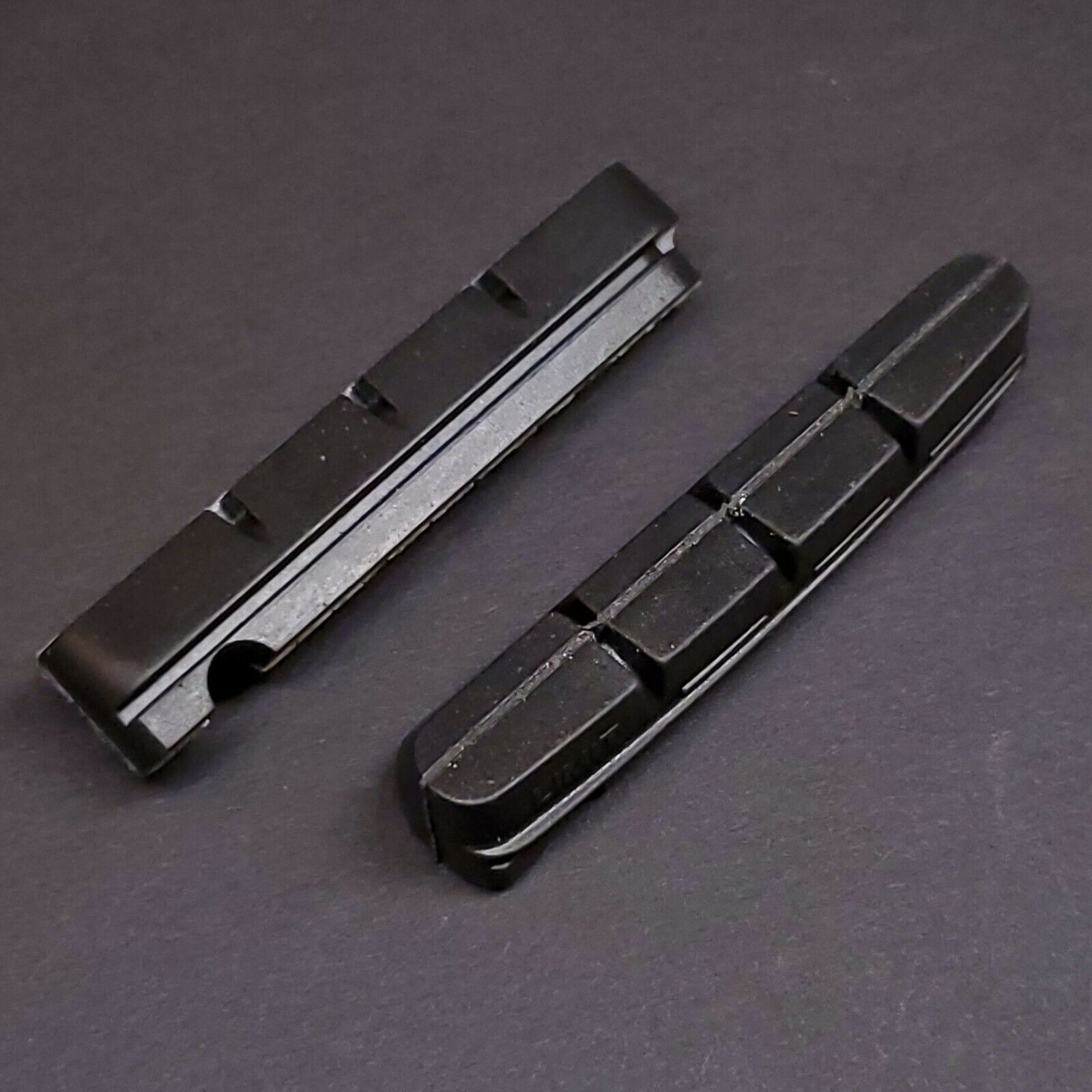 👌 2x Carbon Rim Black Brake Pads Composite-SRAM Force/RED/ZIPP/HED Wheel/Rim - Fresh Stock Dated December 2025