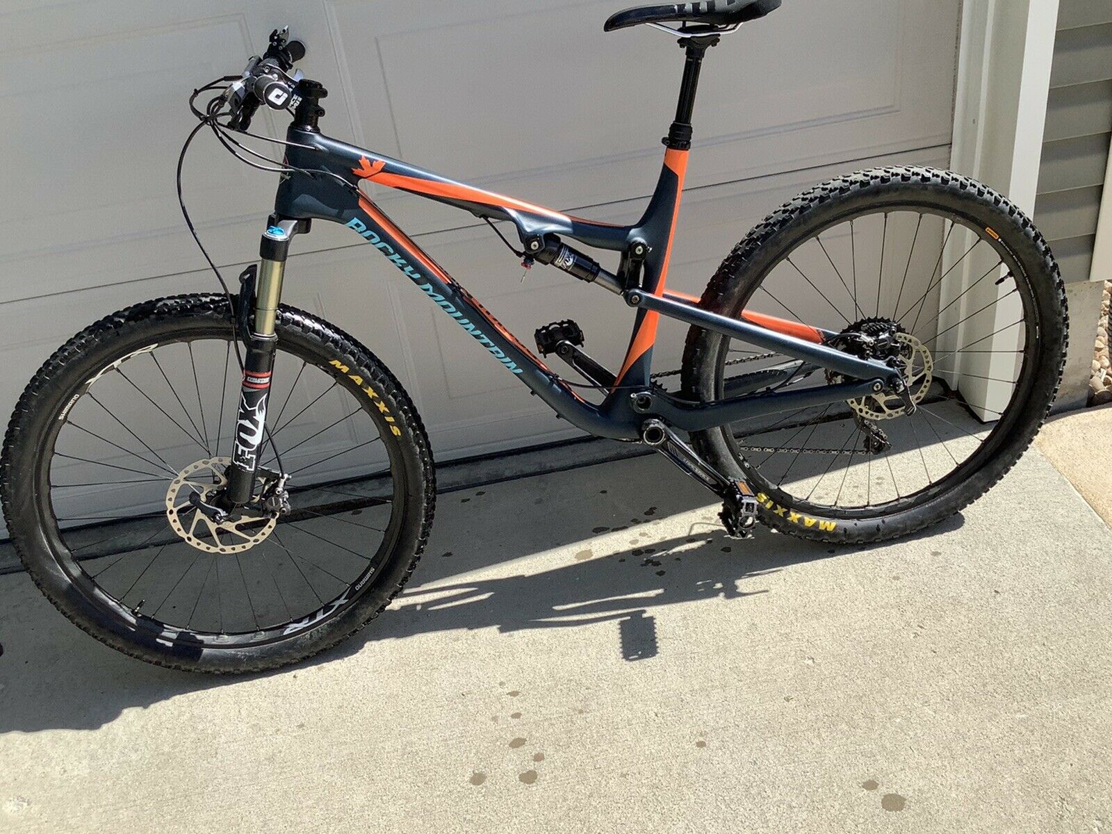 Rocky Mountain Bike MTB 750 MSL Thunderbolt Large Fiber Carbon - Fresh Stock Dated December 2025