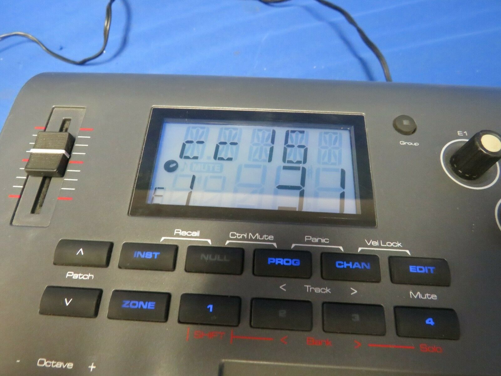 M-Audio Axiom 25 Advanced USB MIDI Controller w/9V power supply - Fresh Stock Dated December 2025