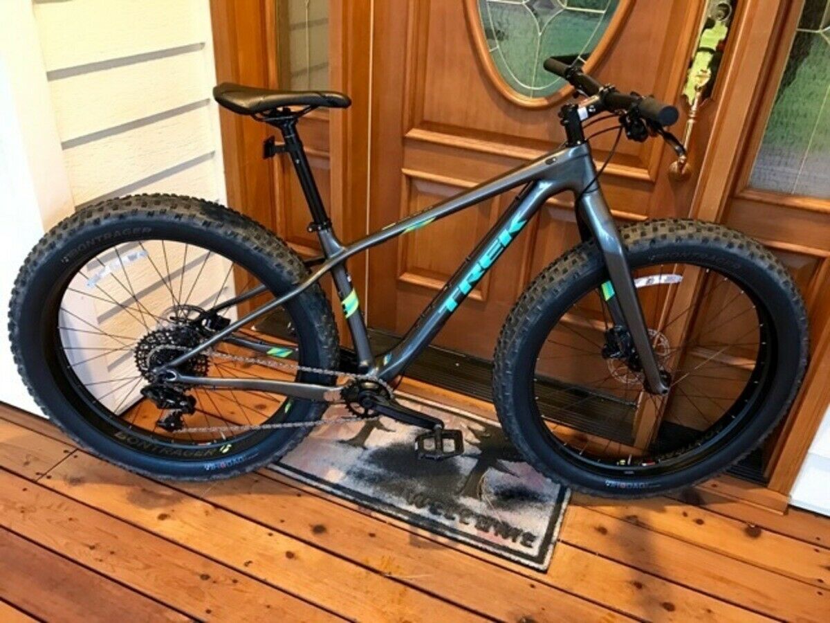 trek farley 9.6 L - Carbon - Fresh Stock Dated December 2025