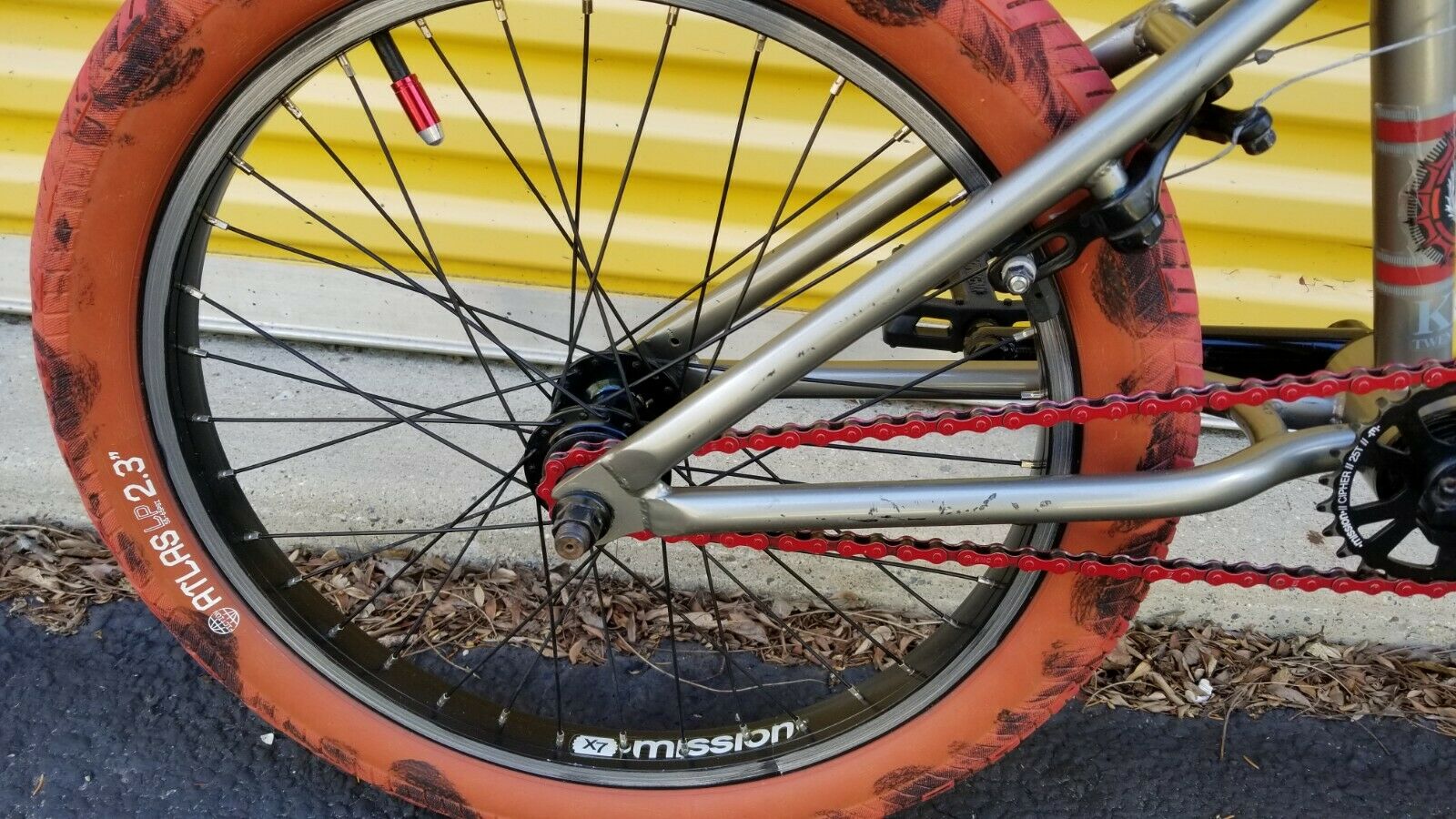 2013 Kink Curb BMX - Fresh Stock Dated December 2025