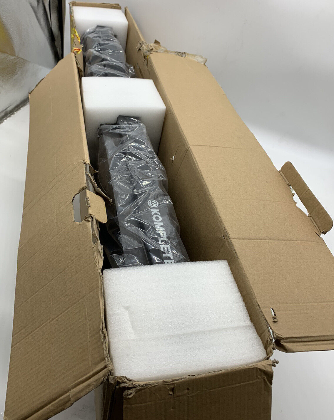 Native Instruments KOMPLETE KONTROL A61 - 61-Key Controller for KOMPLETE - Fresh Stock Dated December 2025