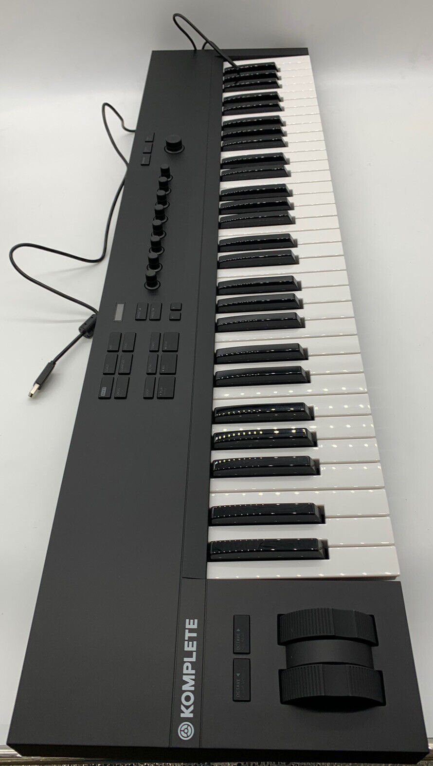 Native Instruments KOMPLETE KONTROL A61 - 61-Key Controller for KOMPLETE - Fresh Stock Dated December 2025