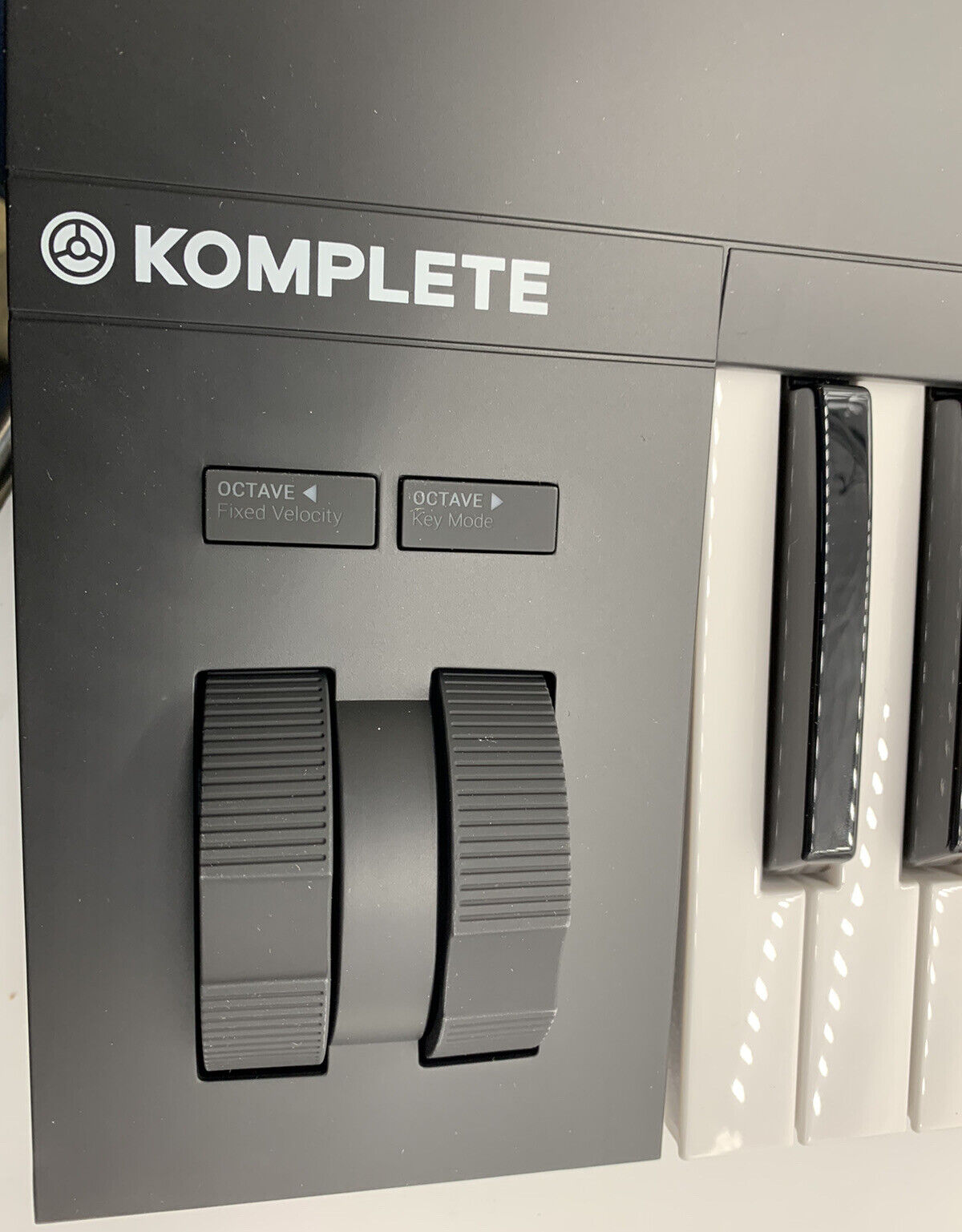 Native Instruments KOMPLETE KONTROL A61 - 61-Key Controller for KOMPLETE - Fresh Stock Dated December 2025