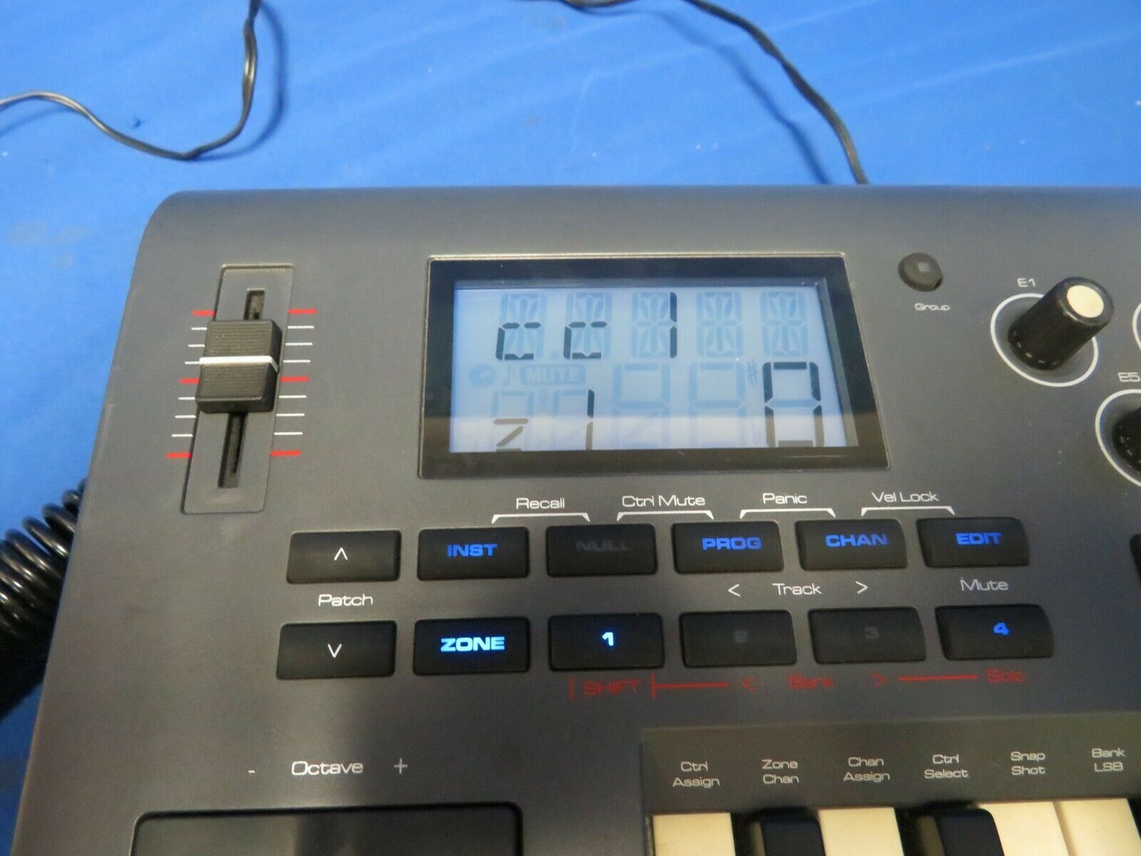 M-Audio Axiom 25 Advanced USB MIDI Controller w/9V power supply - Fresh Stock Dated December 2025