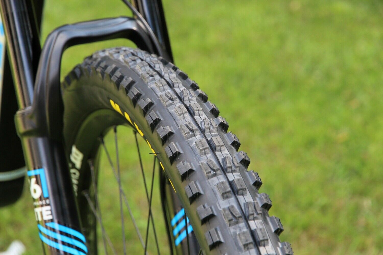 2019 Santa Cruz Hightower CC - Carbon Mountain Bike 29