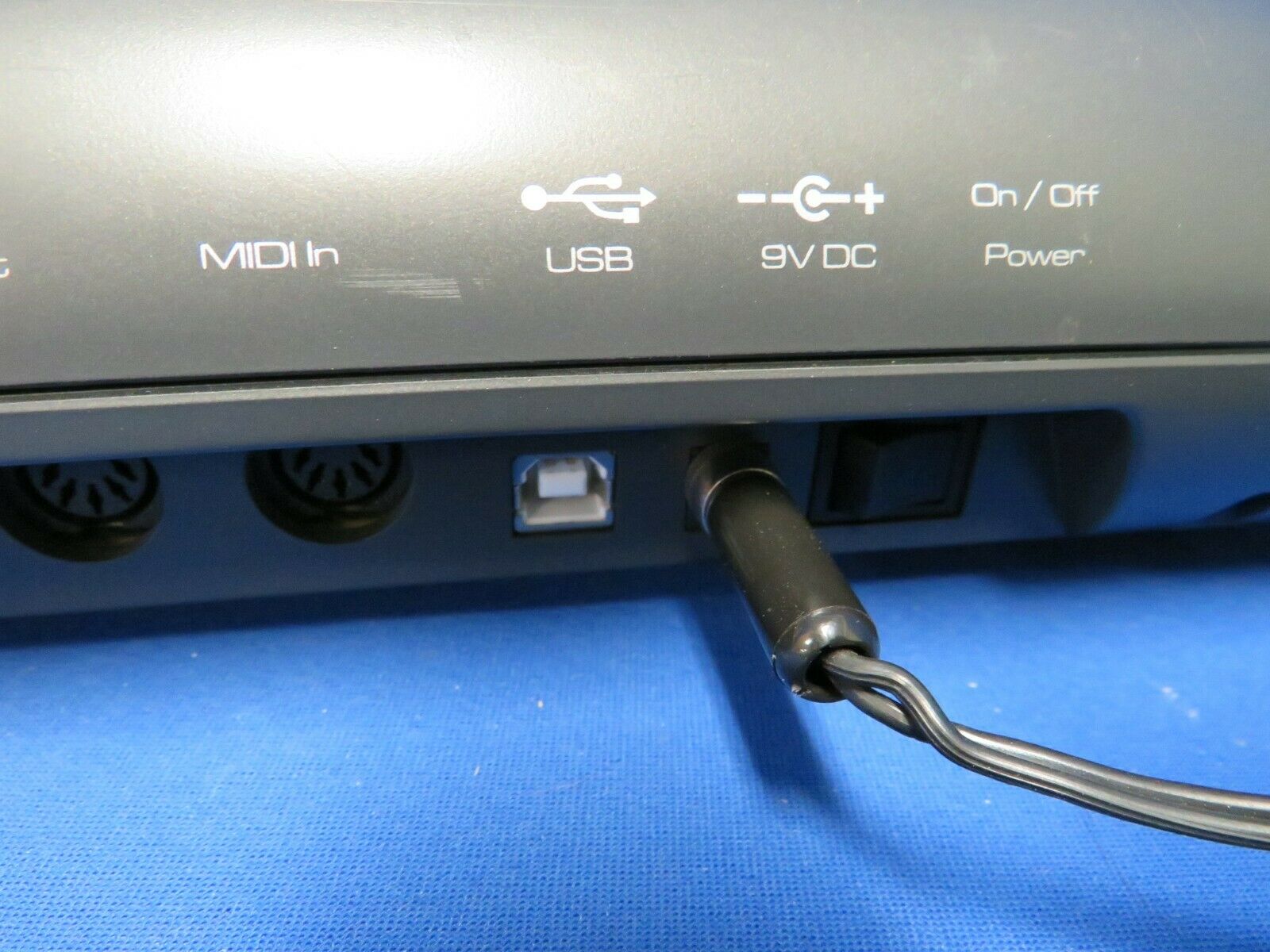 M-Audio Axiom 25 Advanced USB MIDI Controller w/9V power supply - Fresh Stock Dated December 2025