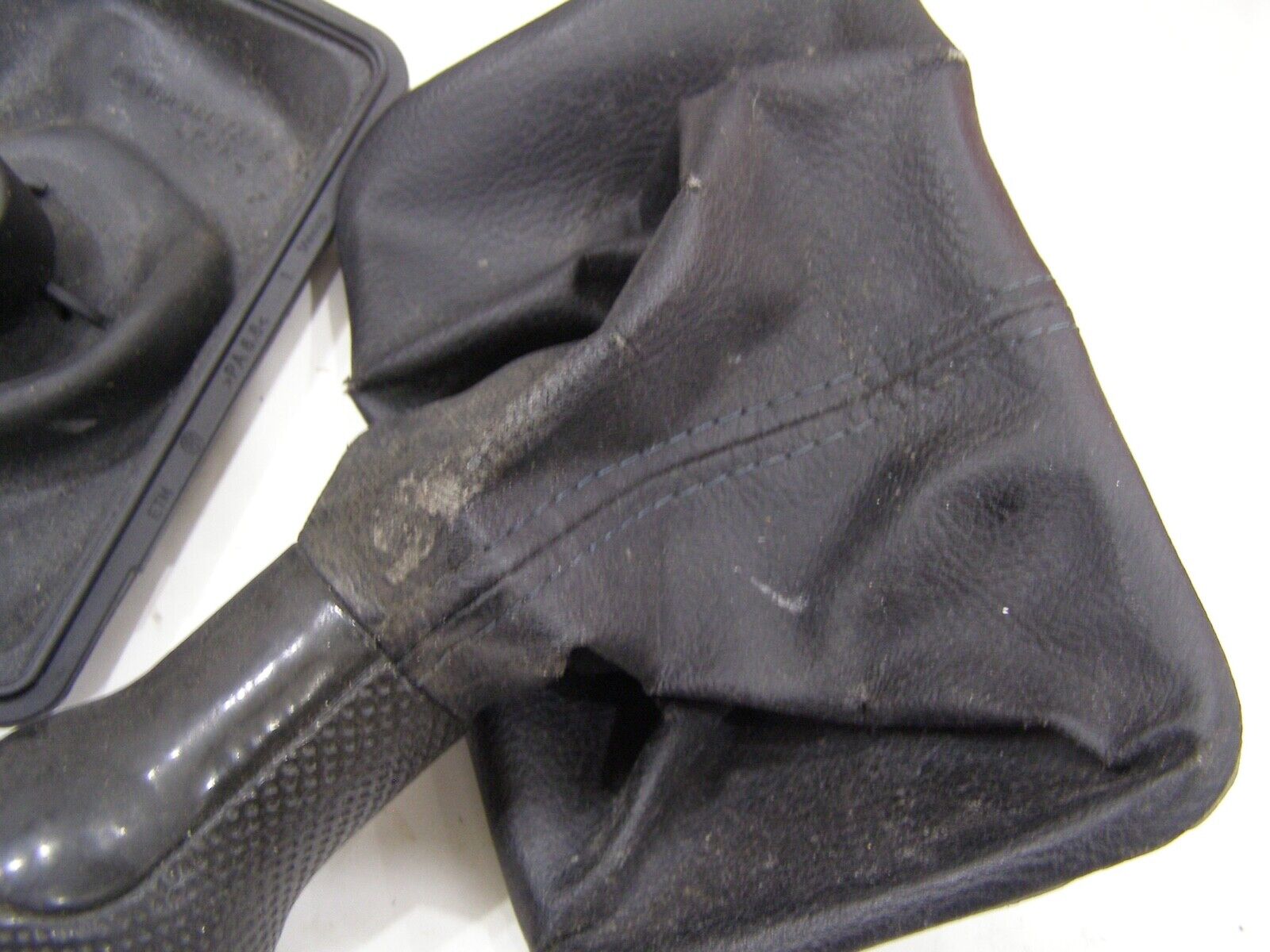 OEM 06 VOLKSWAGEN BEETLE  5 Speed Manual Transmission Shift Knob & Bolt Assembly - Fresh Stock Dated December 2025