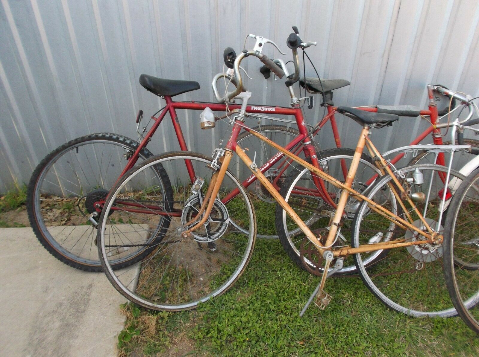 LOT OF 5 OLD BICYCLE FOR PARTS OR REPAIR - Fresh Stock Dated December 2025