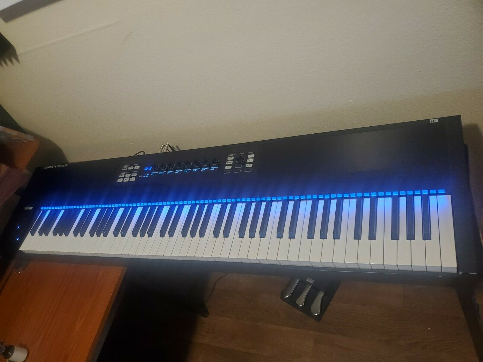 native instruments komplete kontrol s88 + foot controller + stand - Fresh Stock Dated December 2025