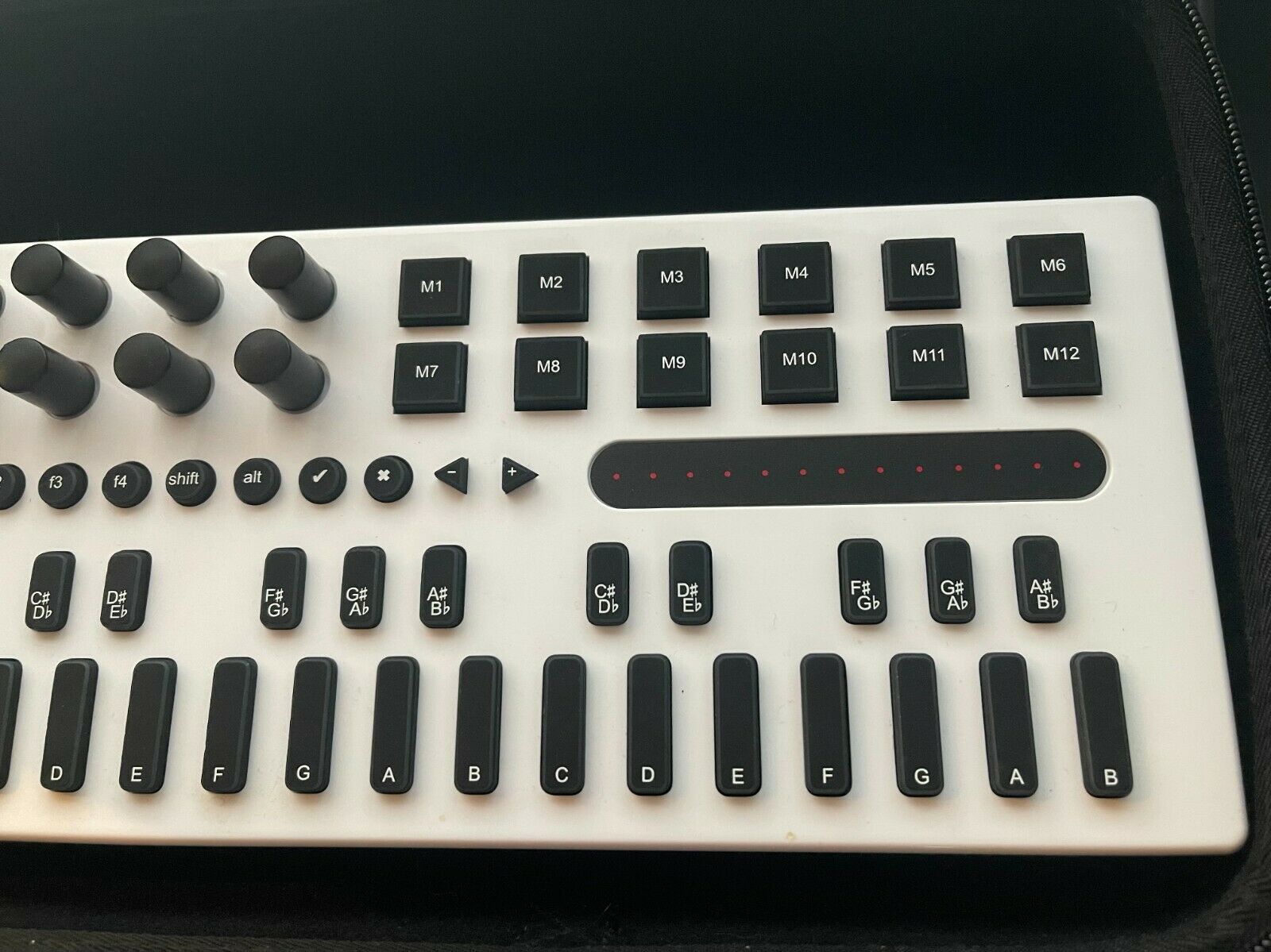 Isla Instruments Kordbot Midi Controller - Mint Condition w/ Softshell Case - Fresh Stock Dated December 2025