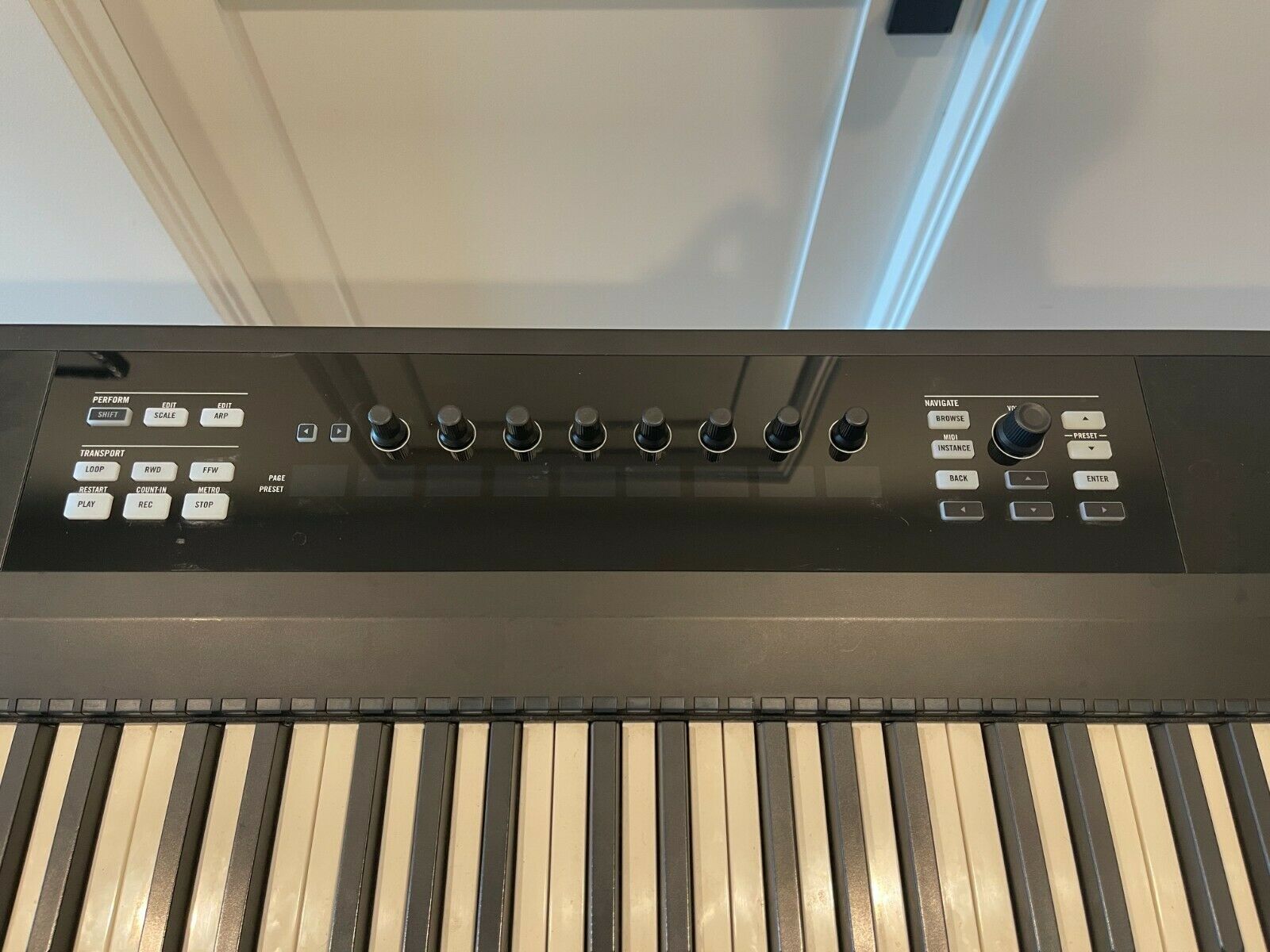 Native Instruments Komplete Kontrol S88 - Good Condition - Fresh Stock Dated December 2025