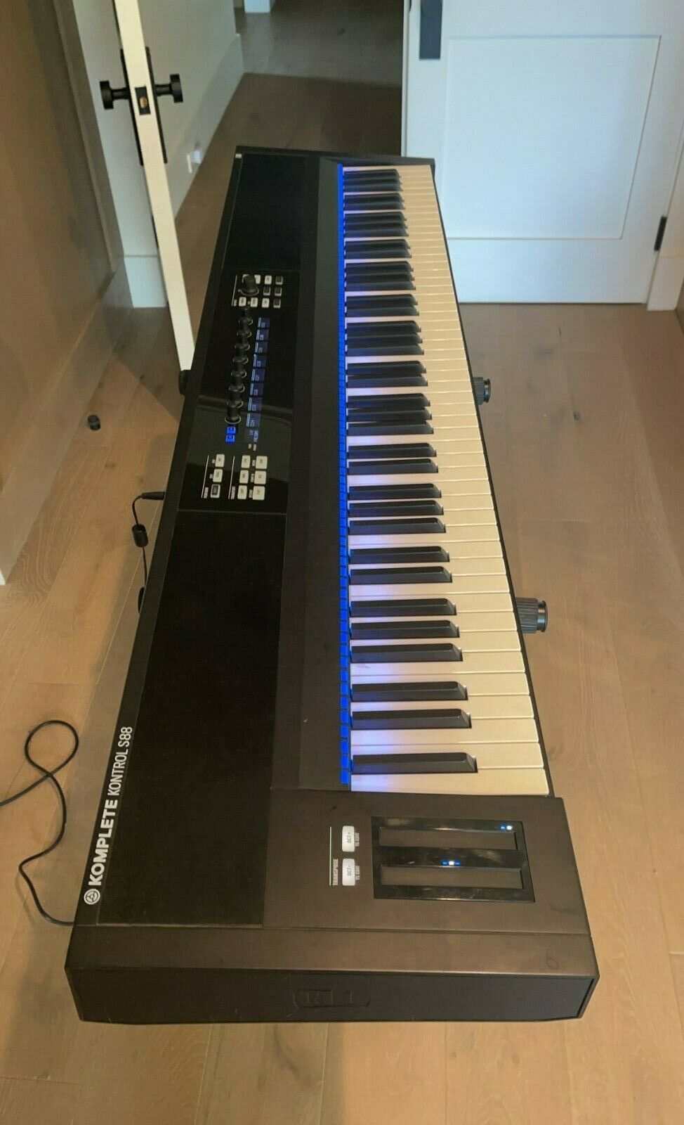 Native Instruments Komplete Kontrol S88 - Good Condition - Fresh Stock Dated December 2025