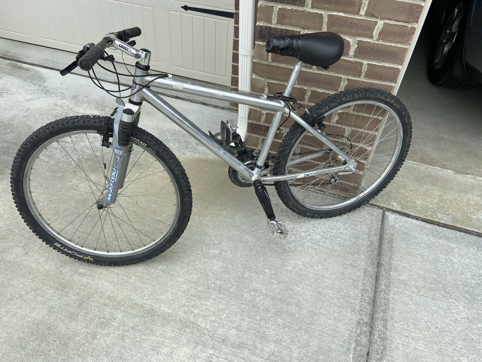 Men's Caloi Vintage Aluminum 21 speed bicycle Mountain Bike - Fresh Stock Dated January 2026