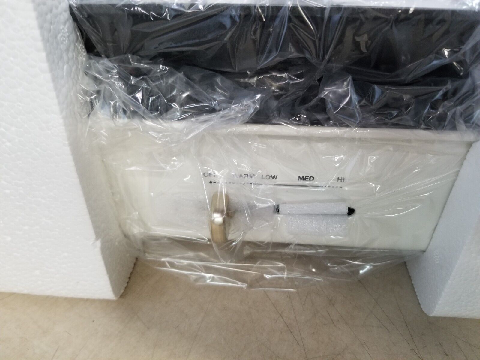 Bruno Multifunctional Electric Compact Hot Plate Indoor Grill Electric - Cream - Fresh Stock Dated February 2026