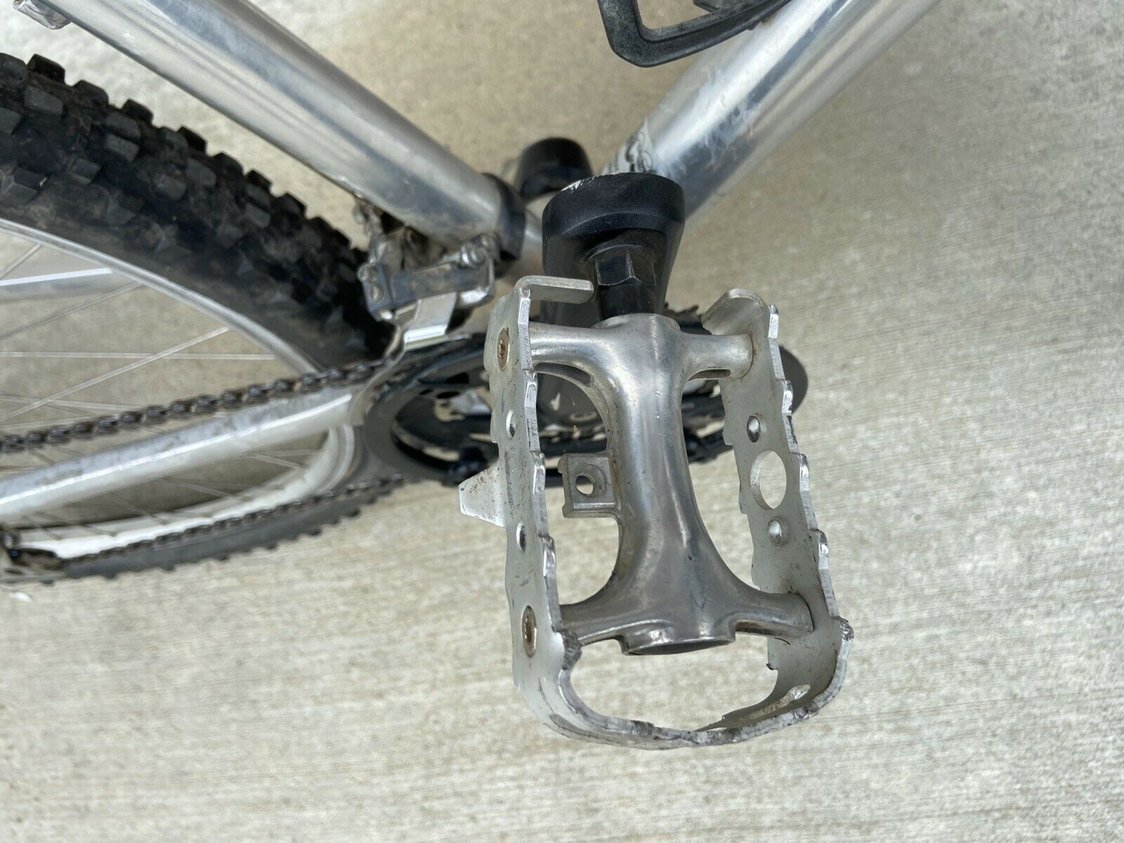 Men's Caloi Vintage Aluminum 21 speed bicycle Mountain Bike - Fresh Stock Dated January 2026