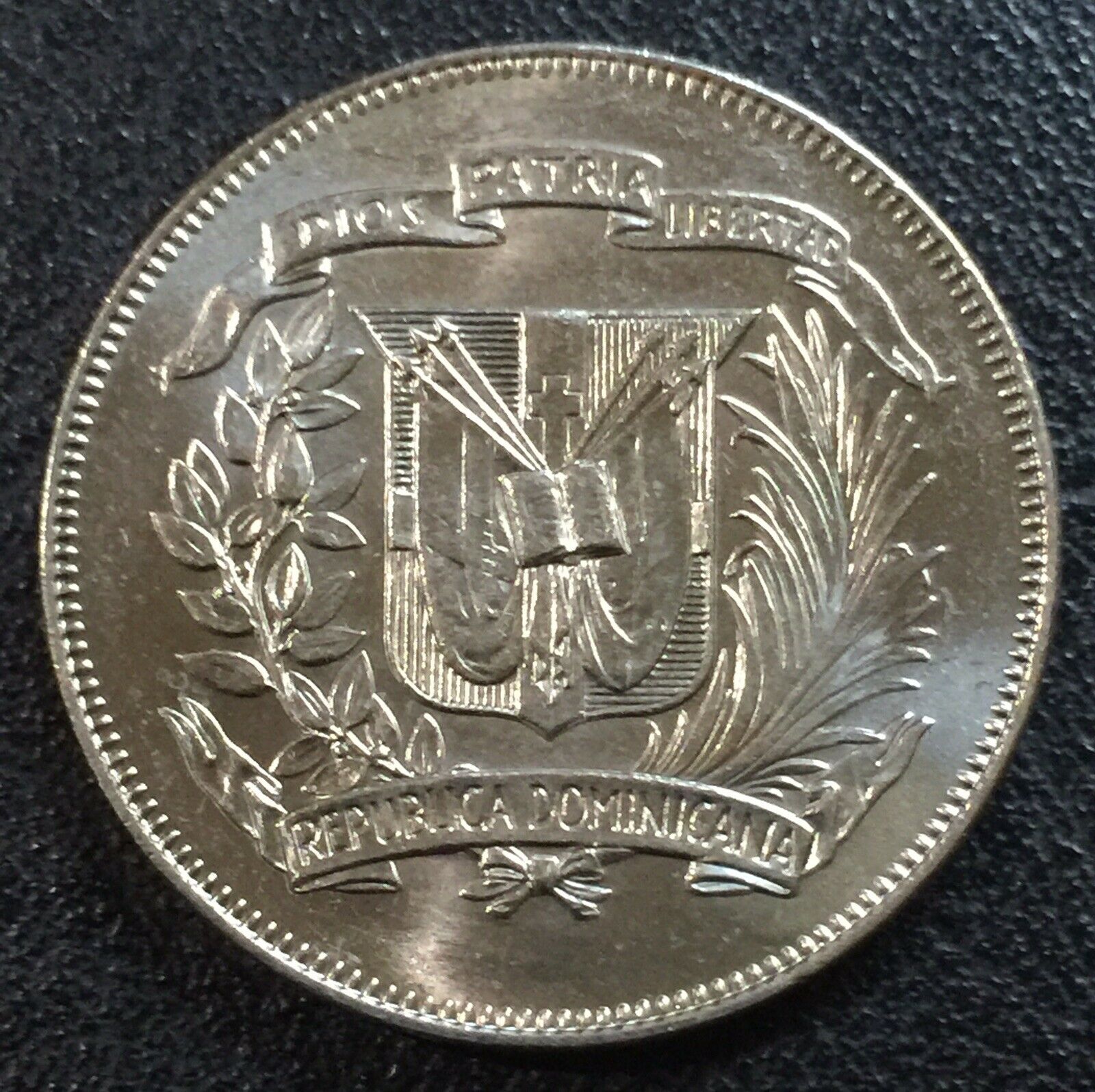 DOMINICAN REPUBLIC 1/2 Peso 1975 Copper-Nickel XF aUNC - Fresh Stock Dated December 2025