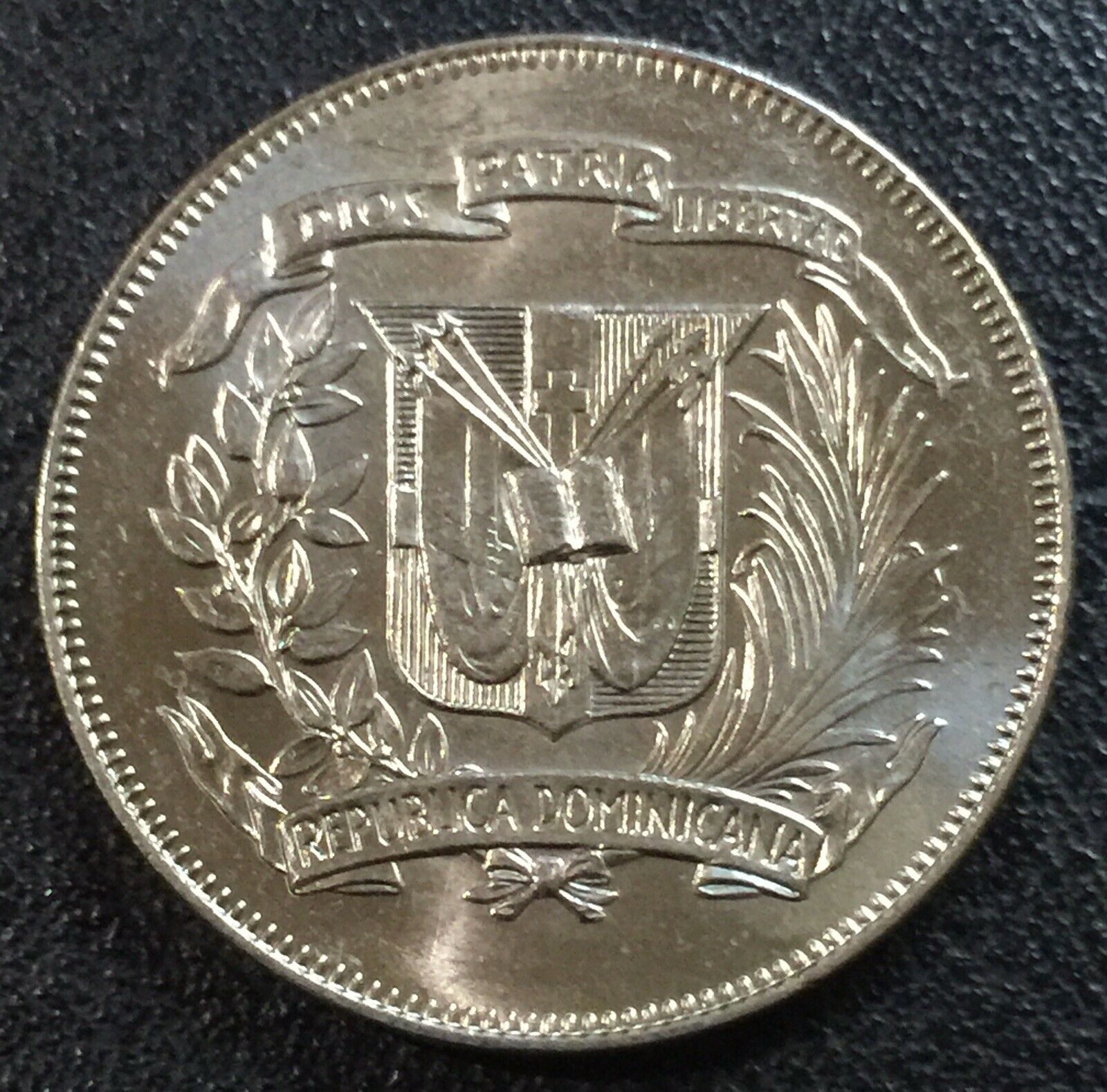 DOMINICAN REPUBLIC 1/2 Peso 1975 Copper-Nickel XF aUNC - Fresh Stock Dated December 2025