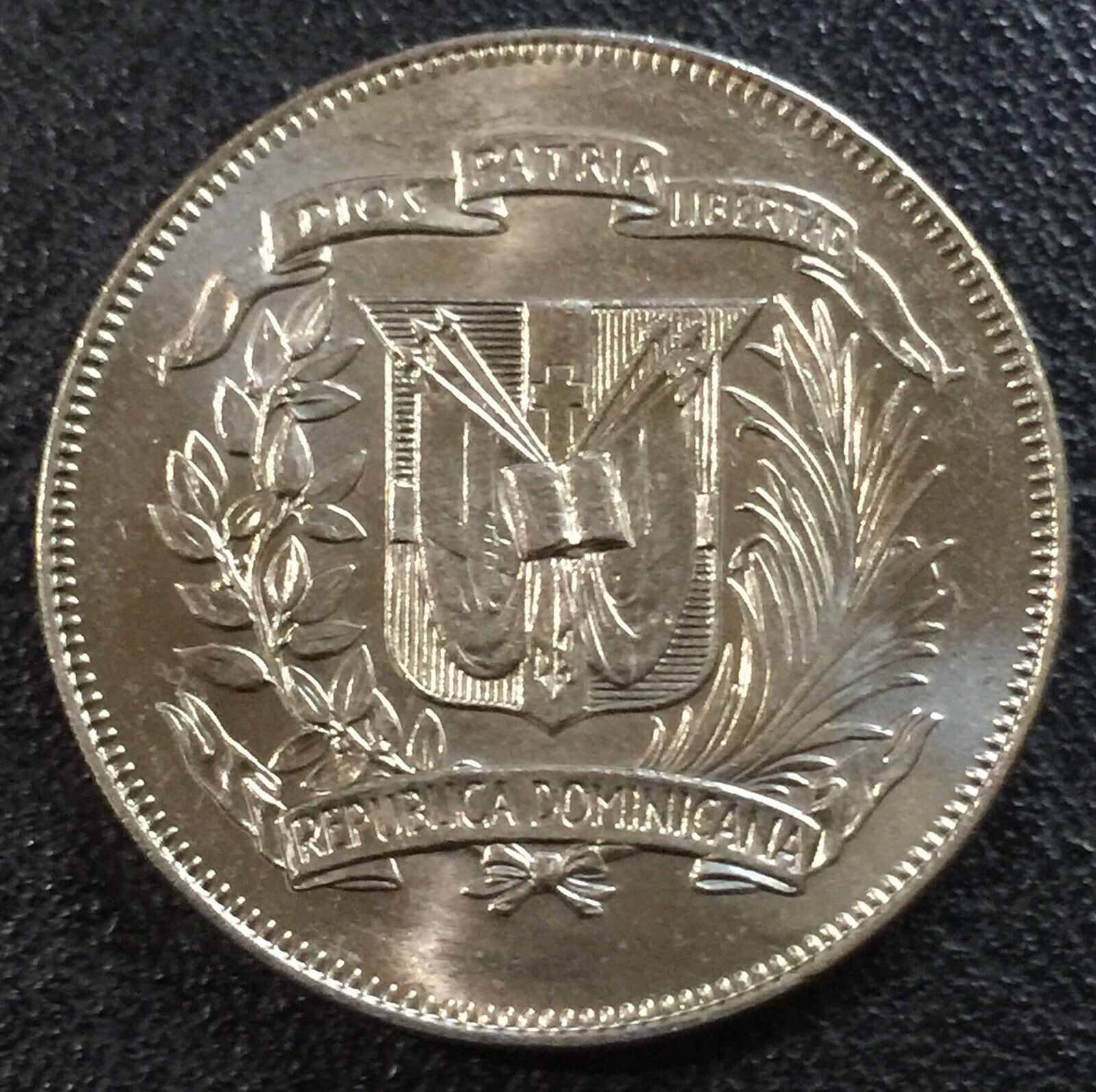 DOMINICAN REPUBLIC 1/2 Peso 1975 Copper-Nickel XF aUNC - Fresh Stock Dated December 2025