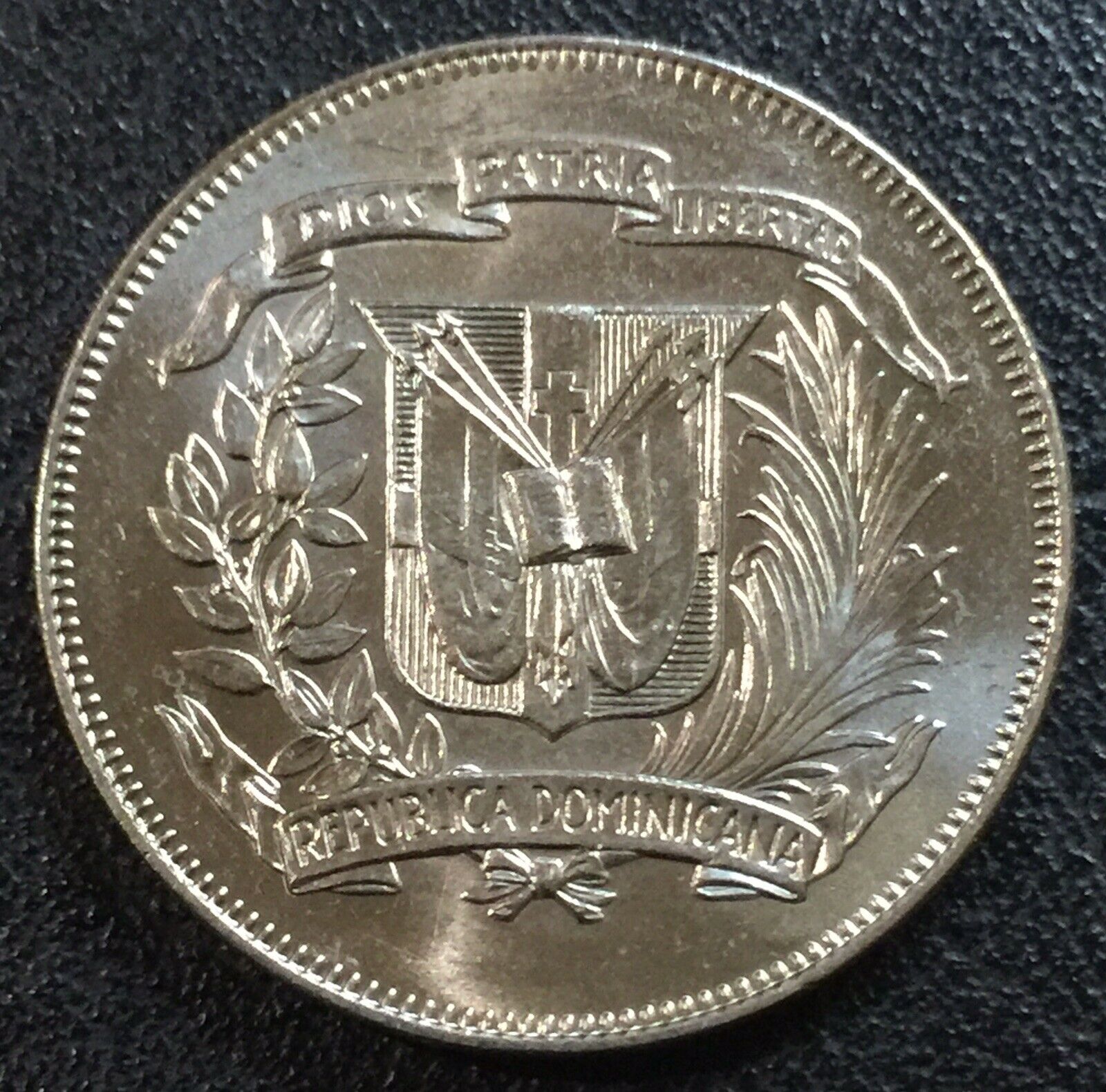 DOMINICAN REPUBLIC 1/2 Peso 1975 Copper-Nickel XF aUNC - Fresh Stock Dated December 2025