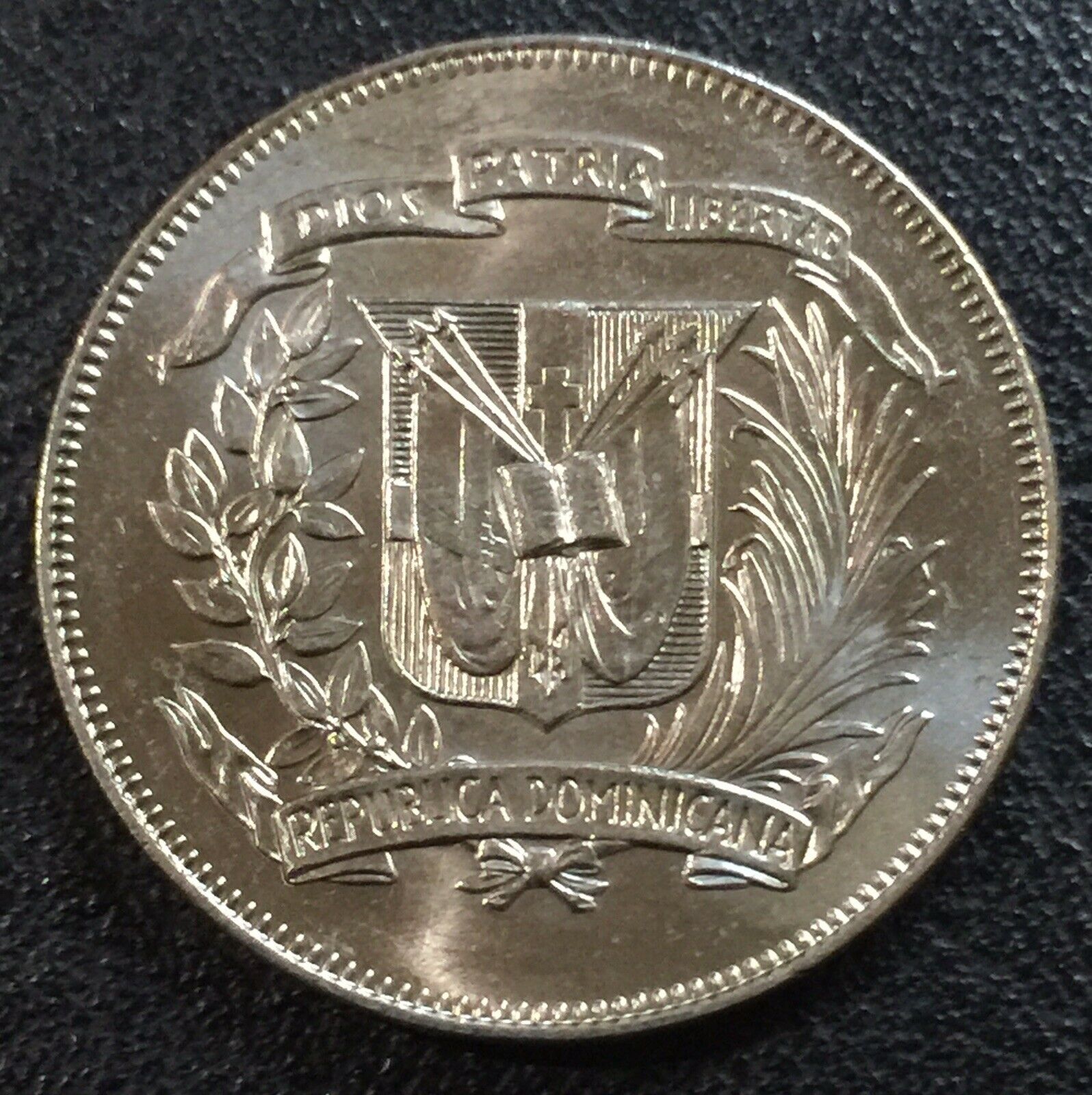 DOMINICAN REPUBLIC 1/2 Peso 1975 Copper-Nickel XF aUNC - Fresh Stock Dated December 2025