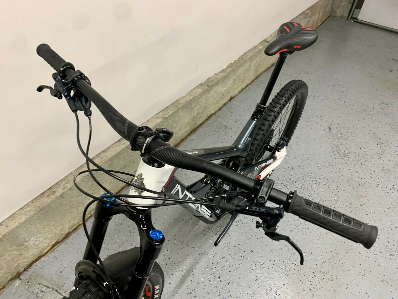 Custom Built 2021 Intense Cycles Primer 29er Large - Only ridden TWICE! - Fresh Stock Dated December 2025