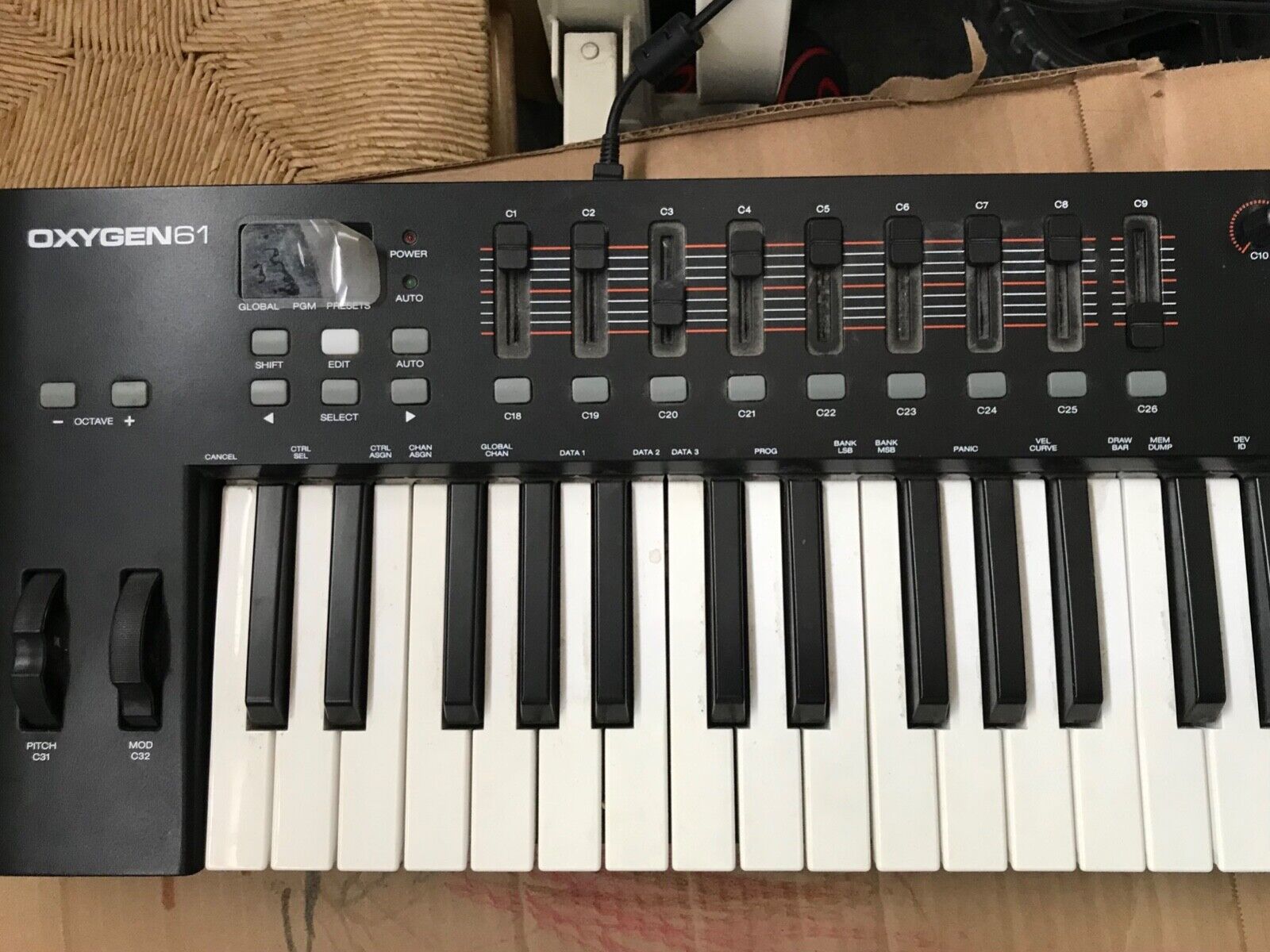 m-audio oxygen 61 - Fresh Stock Dated December 2025