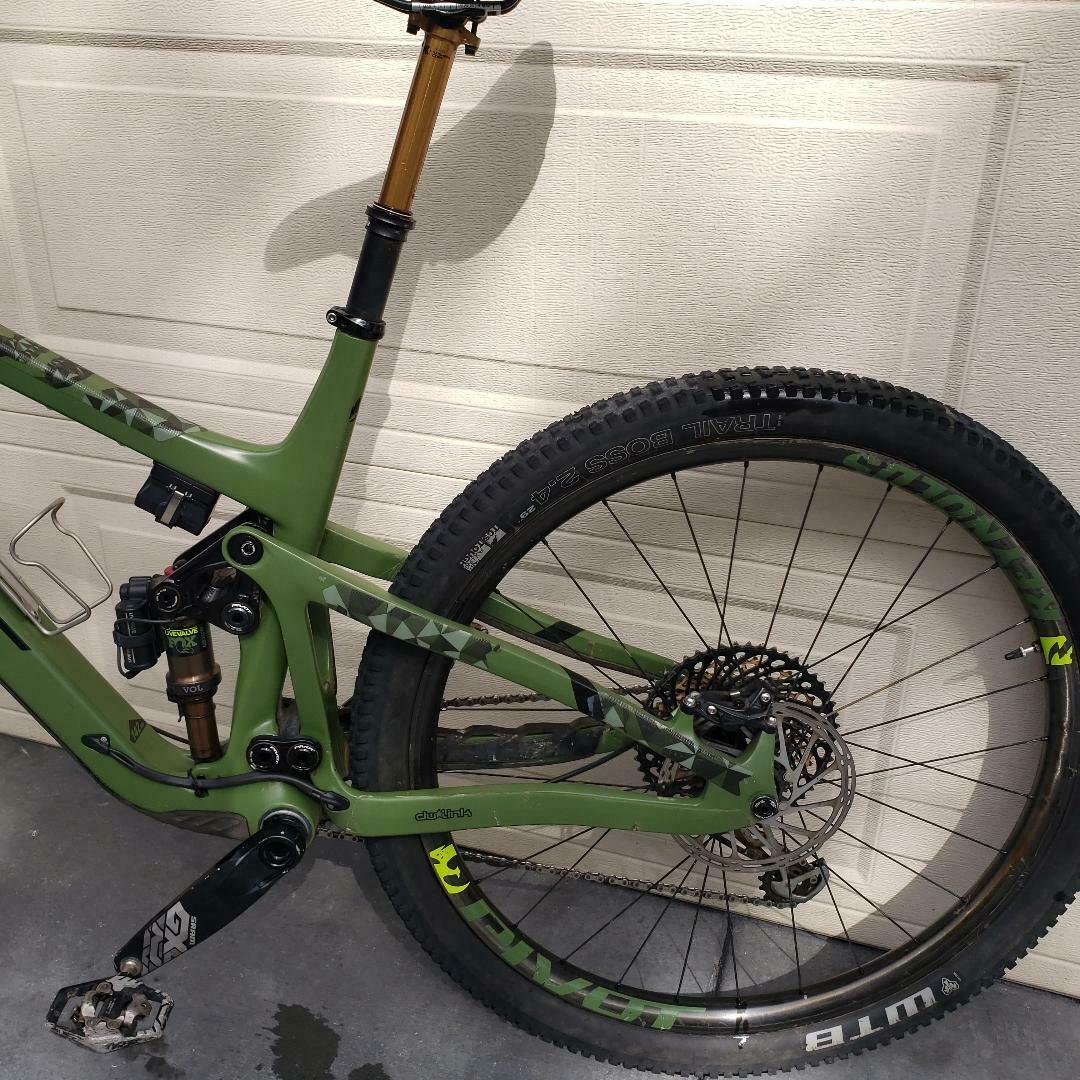 Pivot Switchblade 29 Scram XO FOX Live Valve Reynolds Carbon wheels - Fresh Stock Dated December 2025