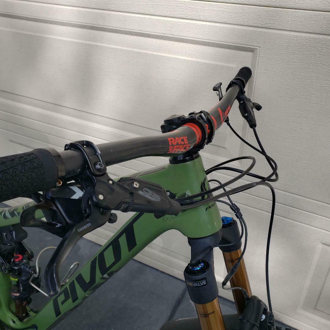 Pivot Switchblade 29 Scram XO FOX Live Valve Reynolds Carbon wheels - Fresh Stock Dated December 2025