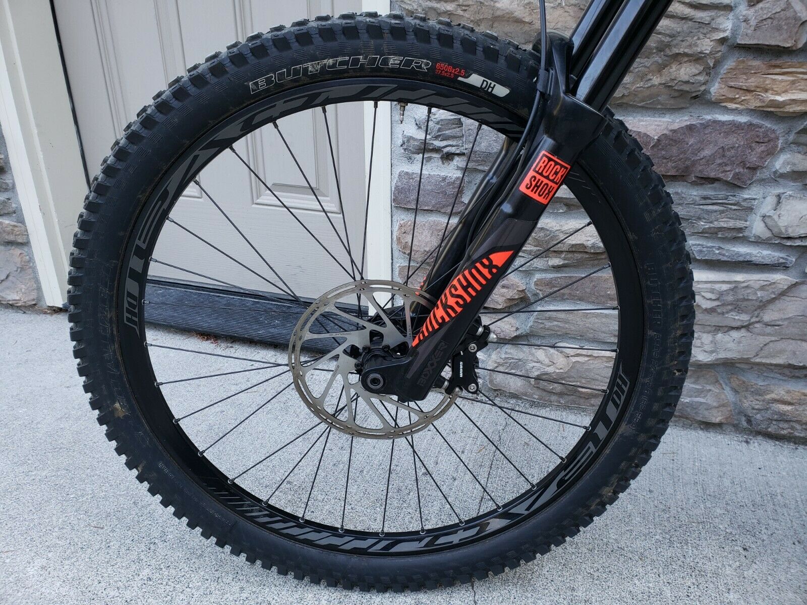 2017 Specialized Demo 8 Aluminum XL, Downhill, Mountain Bike, Very Clean - Fresh Stock Dated December 2025