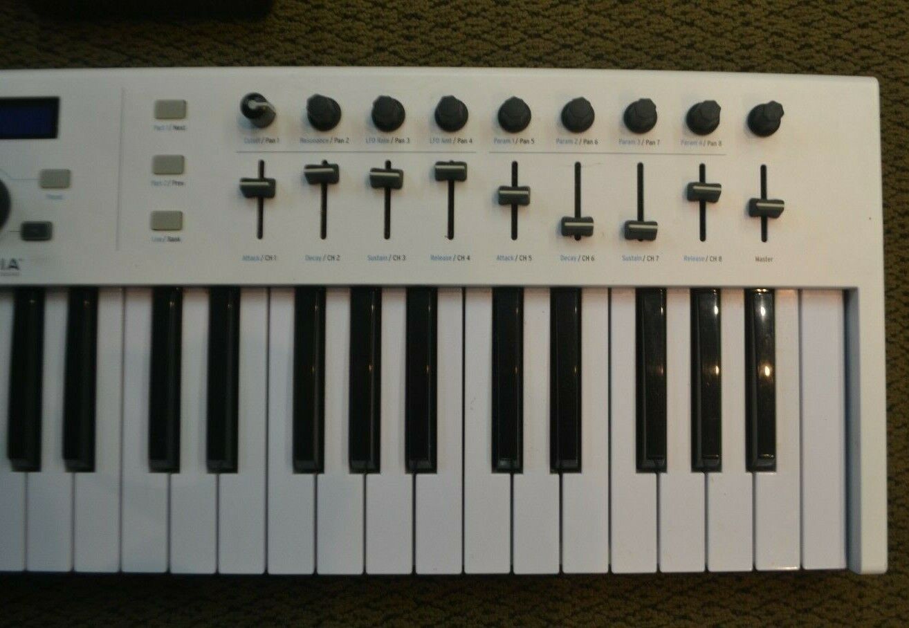 Arturia Keylab 61 Essential 61 Key MIDI Controller Keyboard White - Fresh Stock Dated December 2025
