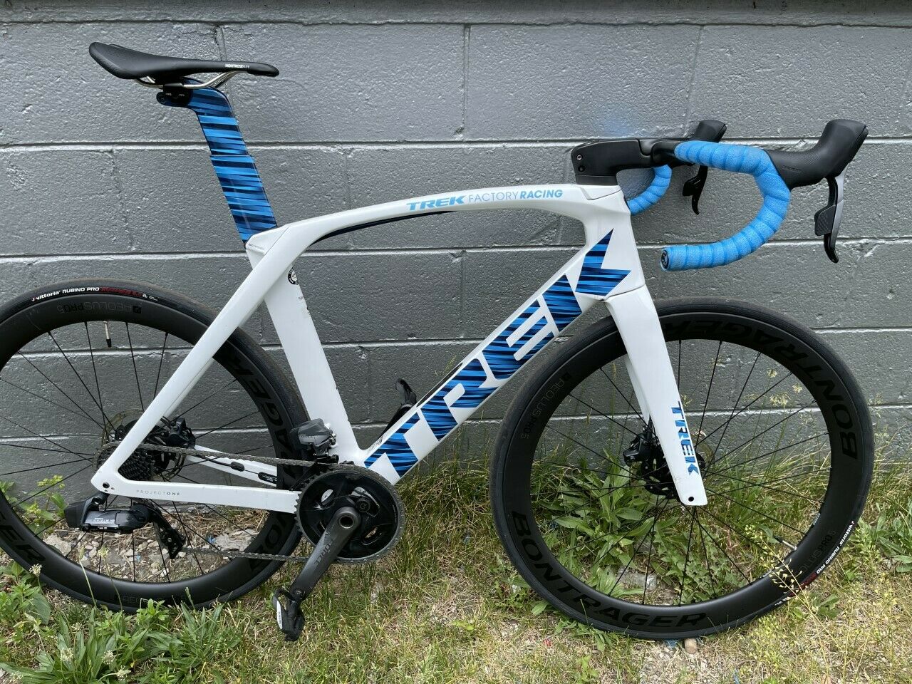 trek slr 700 58cm - Fresh Stock Dated December 2025