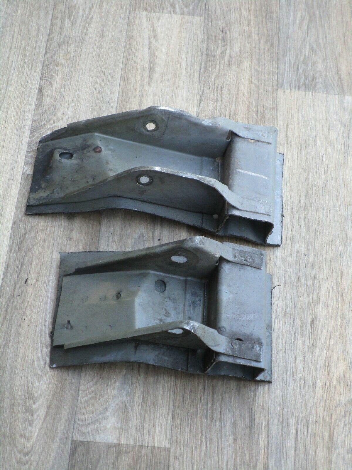 94-98 MUSTANG 5 SPEED CROSS MEMBER METAL BRACKETS UNDER CAR OEM GT 95 BLACK - Fresh Stock Dated December 2025
