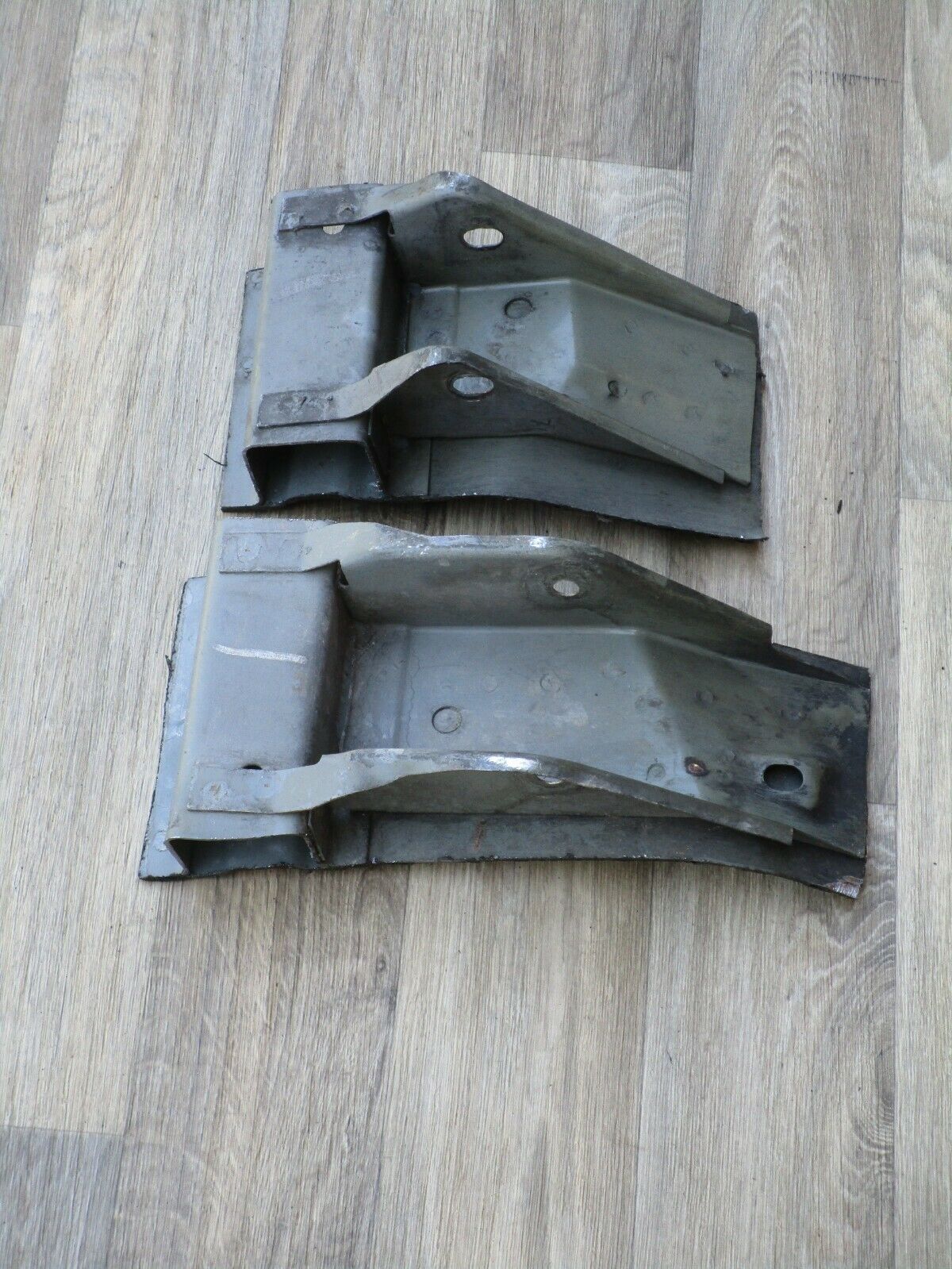 94-98 MUSTANG 5 SPEED CROSS MEMBER METAL BRACKETS UNDER CAR OEM GT 95 BLACK - Fresh Stock Dated December 2025