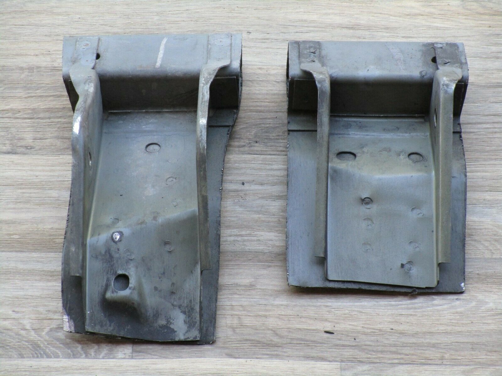 94-98 MUSTANG 5 SPEED CROSS MEMBER METAL BRACKETS UNDER CAR OEM GT 95 BLACK - Fresh Stock Dated December 2025